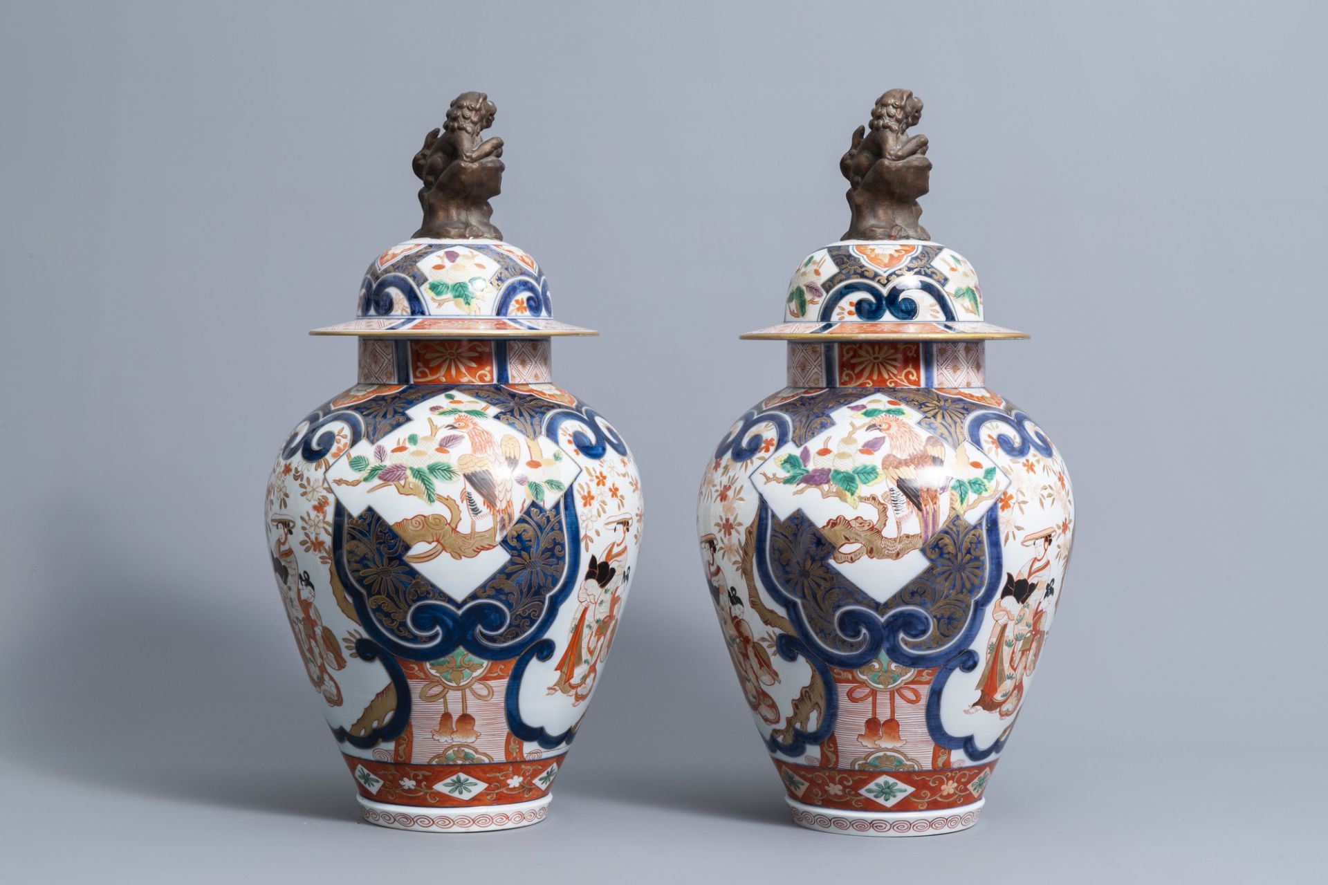A pair of French Samson Imari style vases and covers with birds among flower branches and figures, 1 - Image 2 of 8