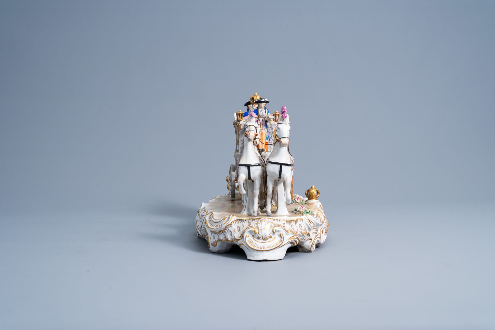 A group with a four-in-hand carriage in polychrome decorated Saxon porcelain, Sitzendorf mark, 20th - Image 5 of 11