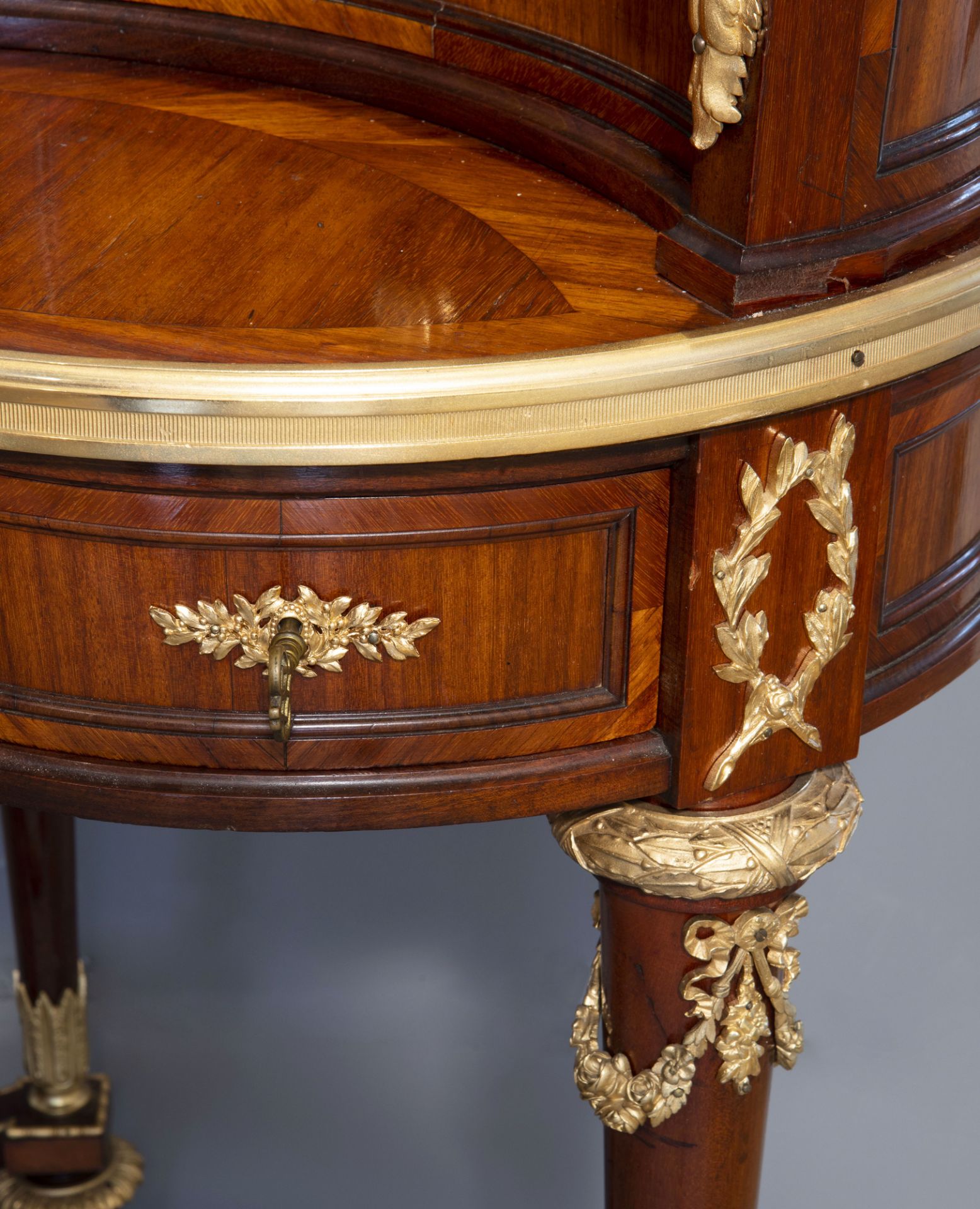 Attributed to Franois Linke (1855-1946): A superb gilt bronze mounted kingwood veneered Louis XVI s - Image 11 of 14