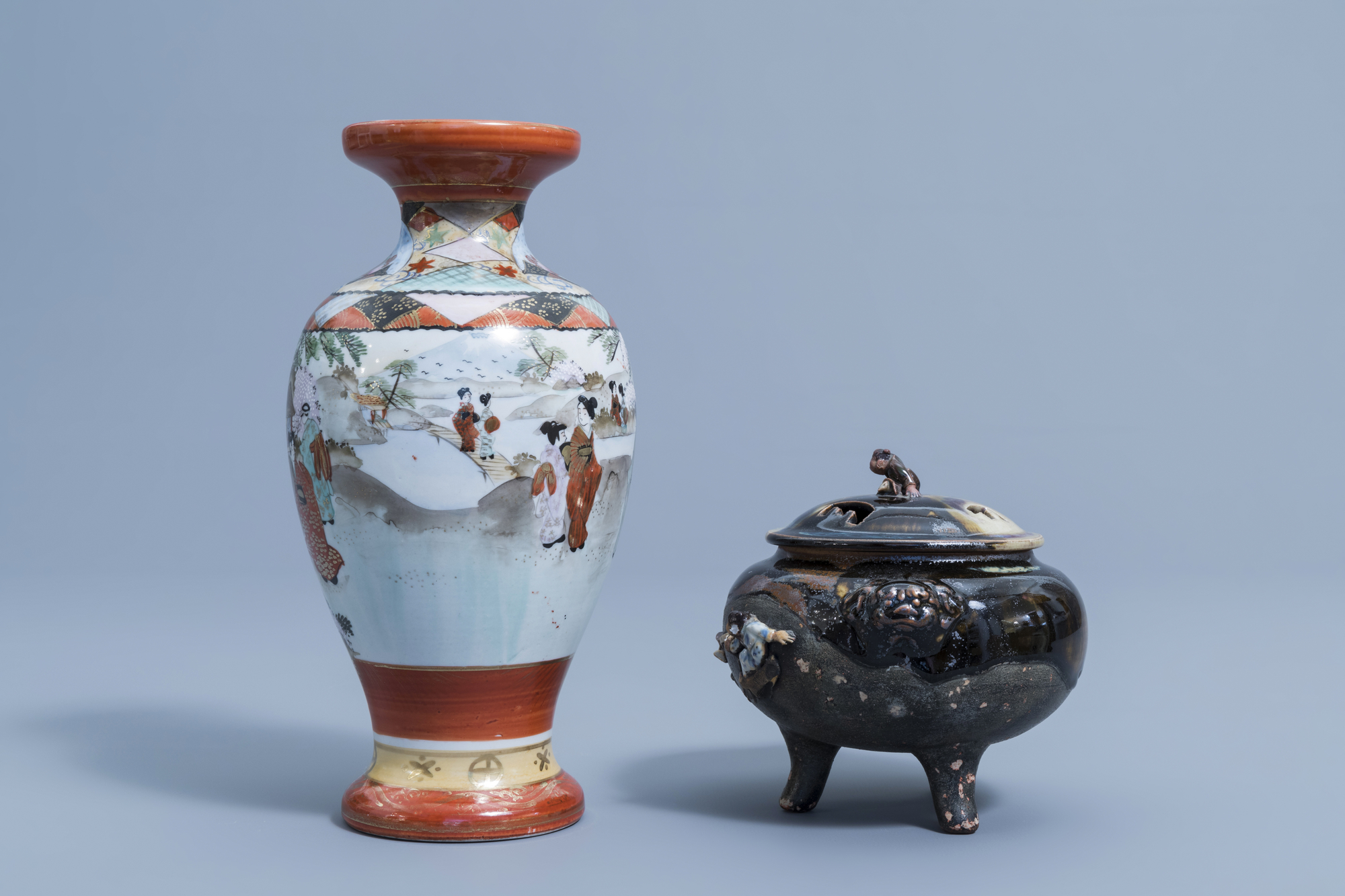 A varied collection of Japanese Imari and polychrome porcelain, Meiji and later, 19th/20th C. - Image 15 of 18