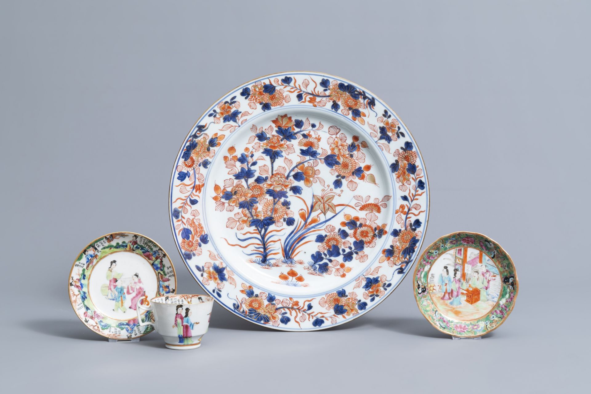 A Chinese Imari style charger with floral design and two famille rose saucers and a cup, 18th/19th C