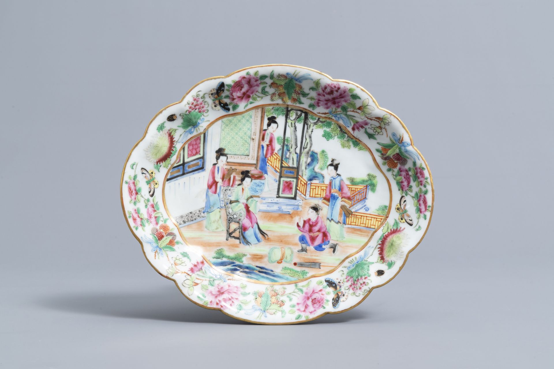 Two lobed Chinese Canton famille rose chargers with figures on a terrace, 19th C. - Image 2 of 5