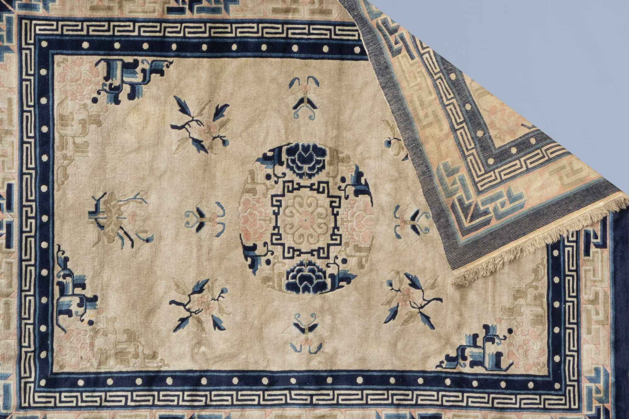 A Chinese 'Peking' rug with floral design, wool on cotton, first half of the 20th C. - Image 3 of 3