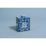 A Chinese blue and white 'Shou' tea caddy, 19th C.