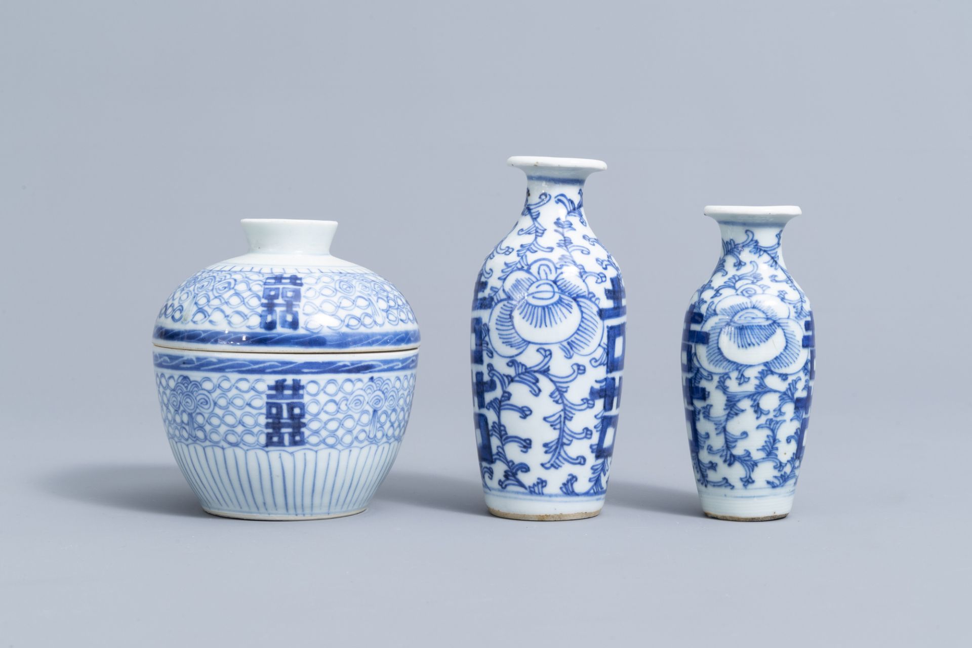 A varied collection of Chinese blue and white porcelain, 19th/20th C. - Image 3 of 13