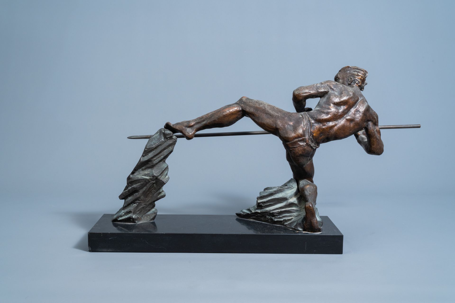 P. Berjean (20th C.): The hunter, patinated bronze on a black marble base - Image 2 of 3