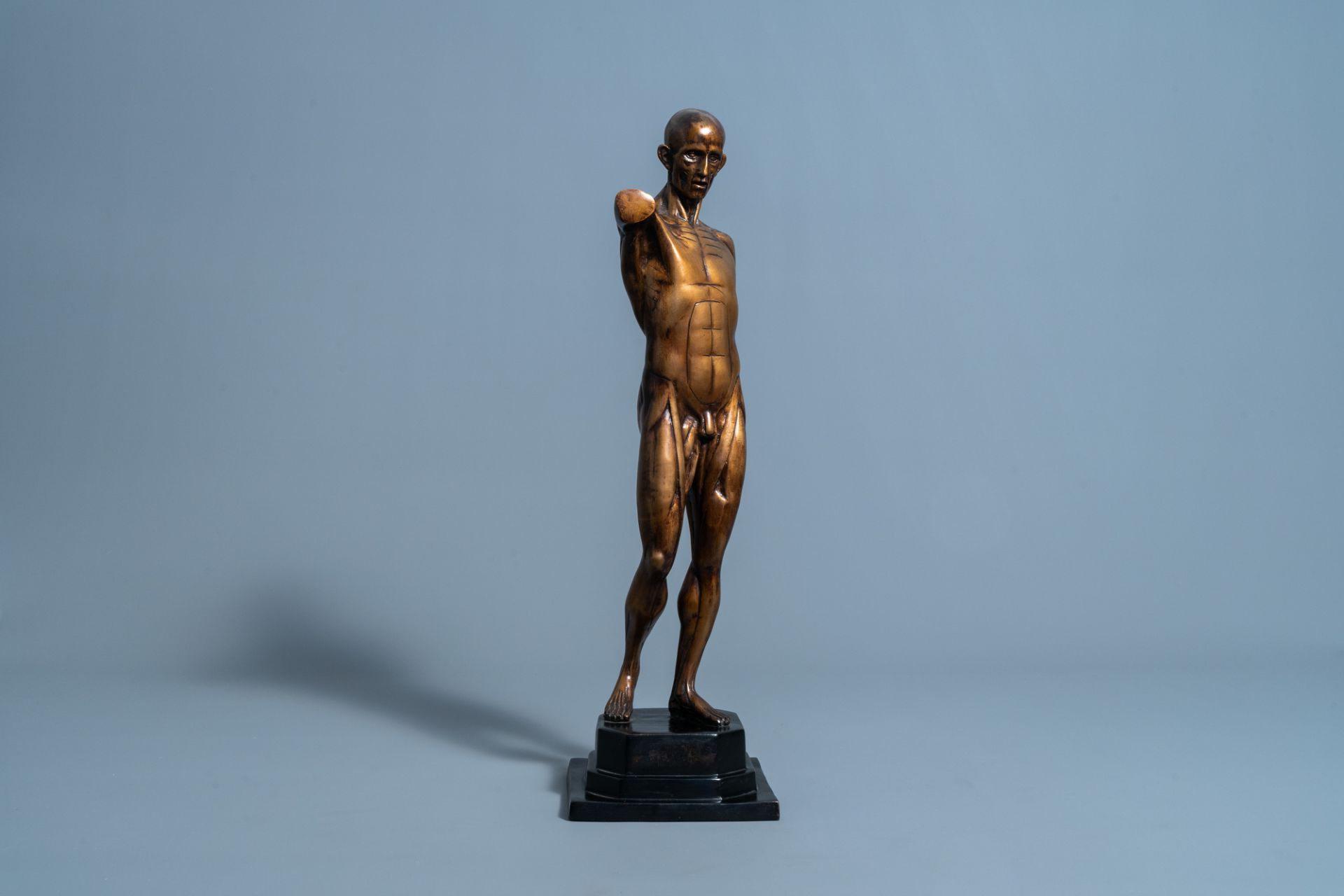French school, after Jean Antoine Houdon (1741-1828): 'L'ecorche' (Anatomical man), patinated copper - Image 2 of 7