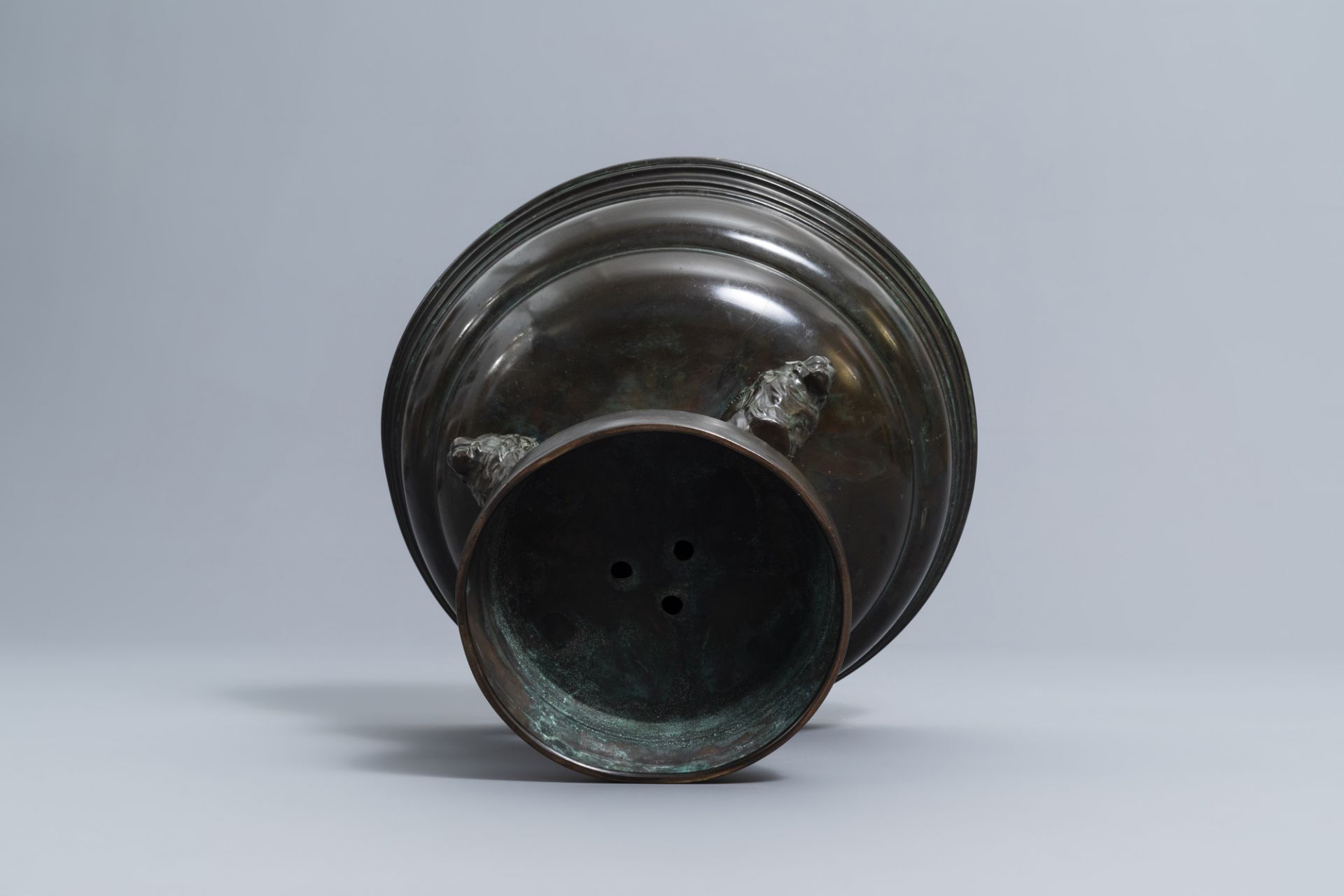 A French bronze and copper bowl resting on three lions, 19th/20th C - Image 6 of 7