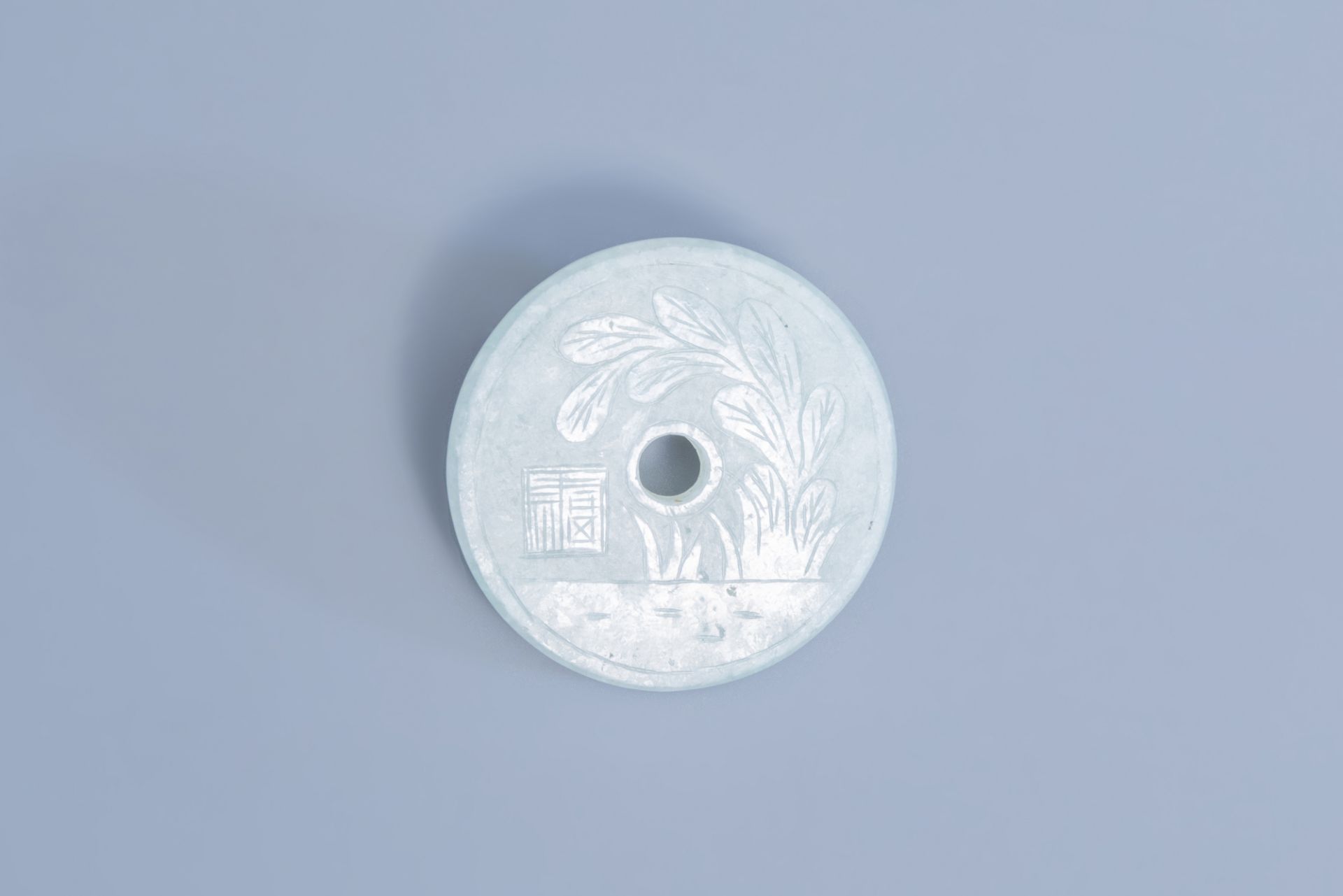 A Chinese pale celadon jade bi disc, 19th/20th C. - Image 3 of 8