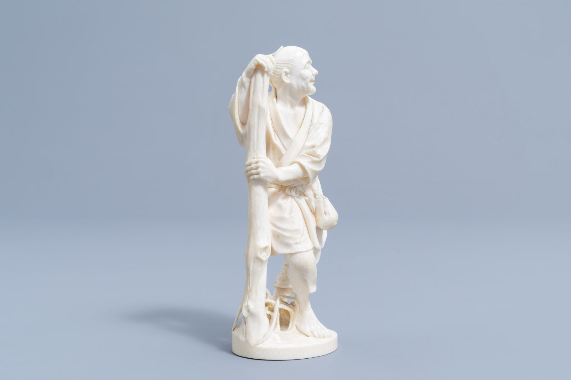 A Japanese ivory okimono of a farmer leaning against a tree, signed Kogyoku, Meiji, early 20th C. - Image 2 of 10