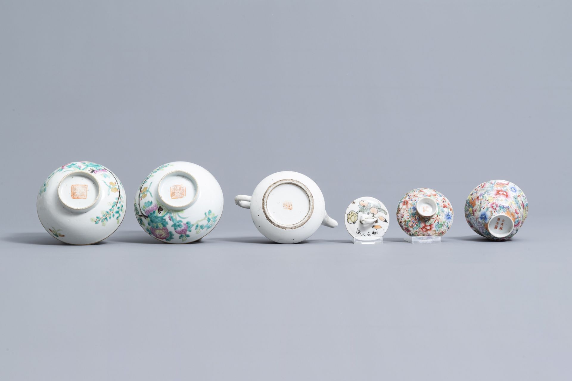 A varied collection of Chinese blue, white, qianjiang cai and famille rose porcelain, 19th/20th C. - Image 7 of 13