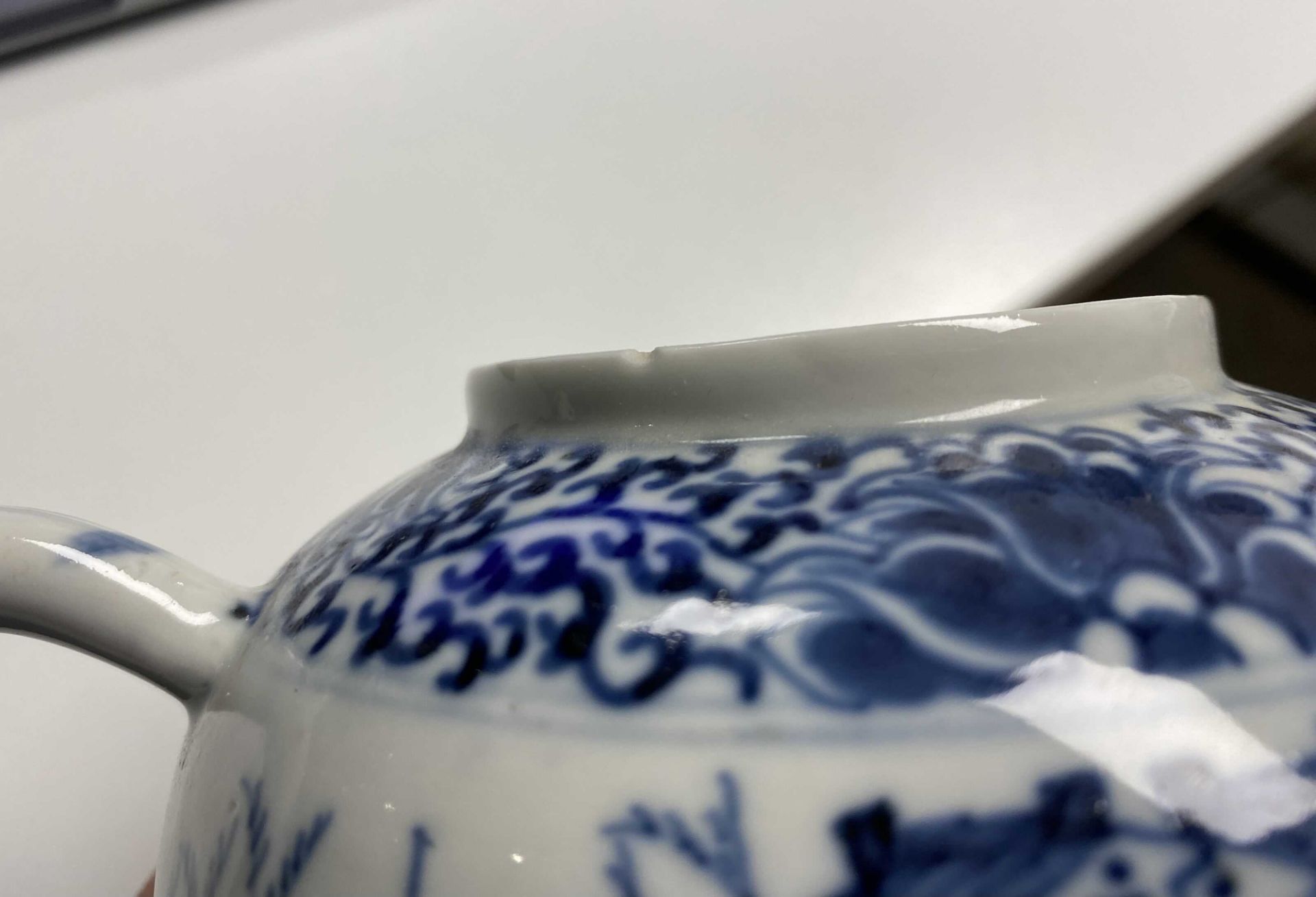 A Chinese blue and white teapot and cover with figures in a landscape, 19th C. - Image 9 of 11