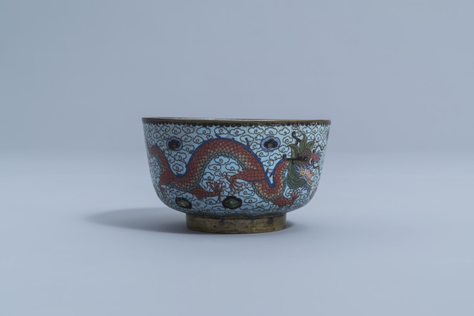 A Chinese cloisonne 'dragons' bowl, an enamel caucer with floral design and two small cloisonne scro - Image 5 of 15