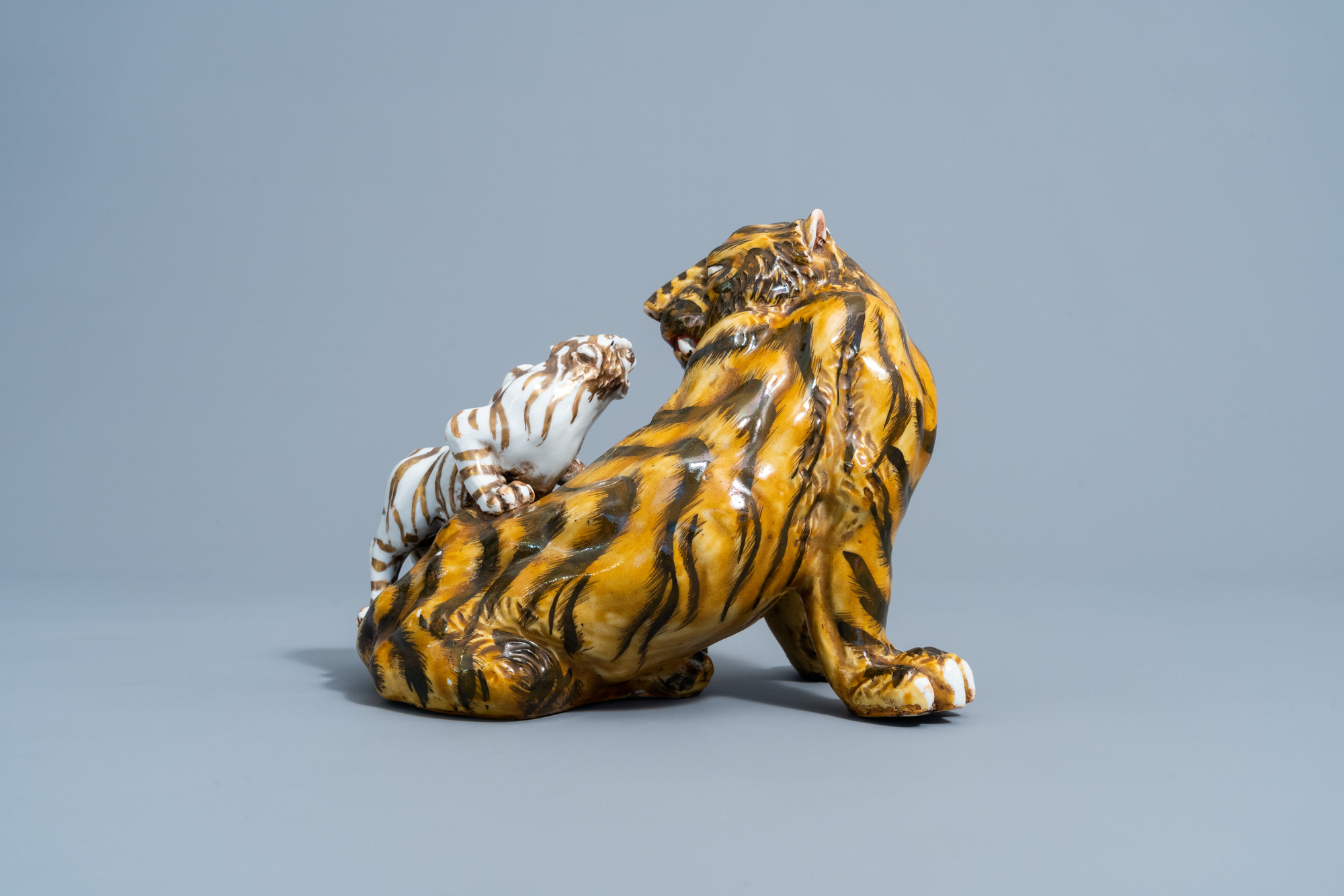 A Japanese group of two tigers with polychrome design, Meiji, 19th/20th C. - Image 6 of 9