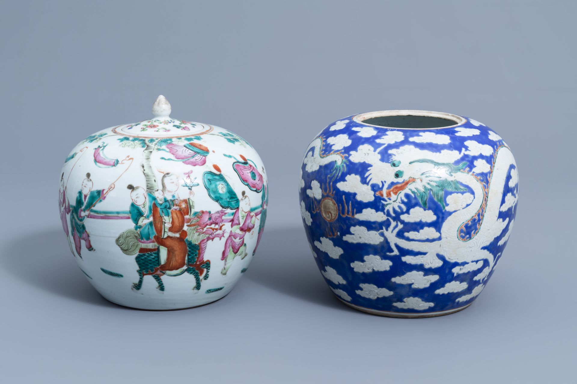 A Chinese famille rose jar and cover with figurative design and a blue ground 'dragon' jar, 19th C. - Bild 5 aus 9