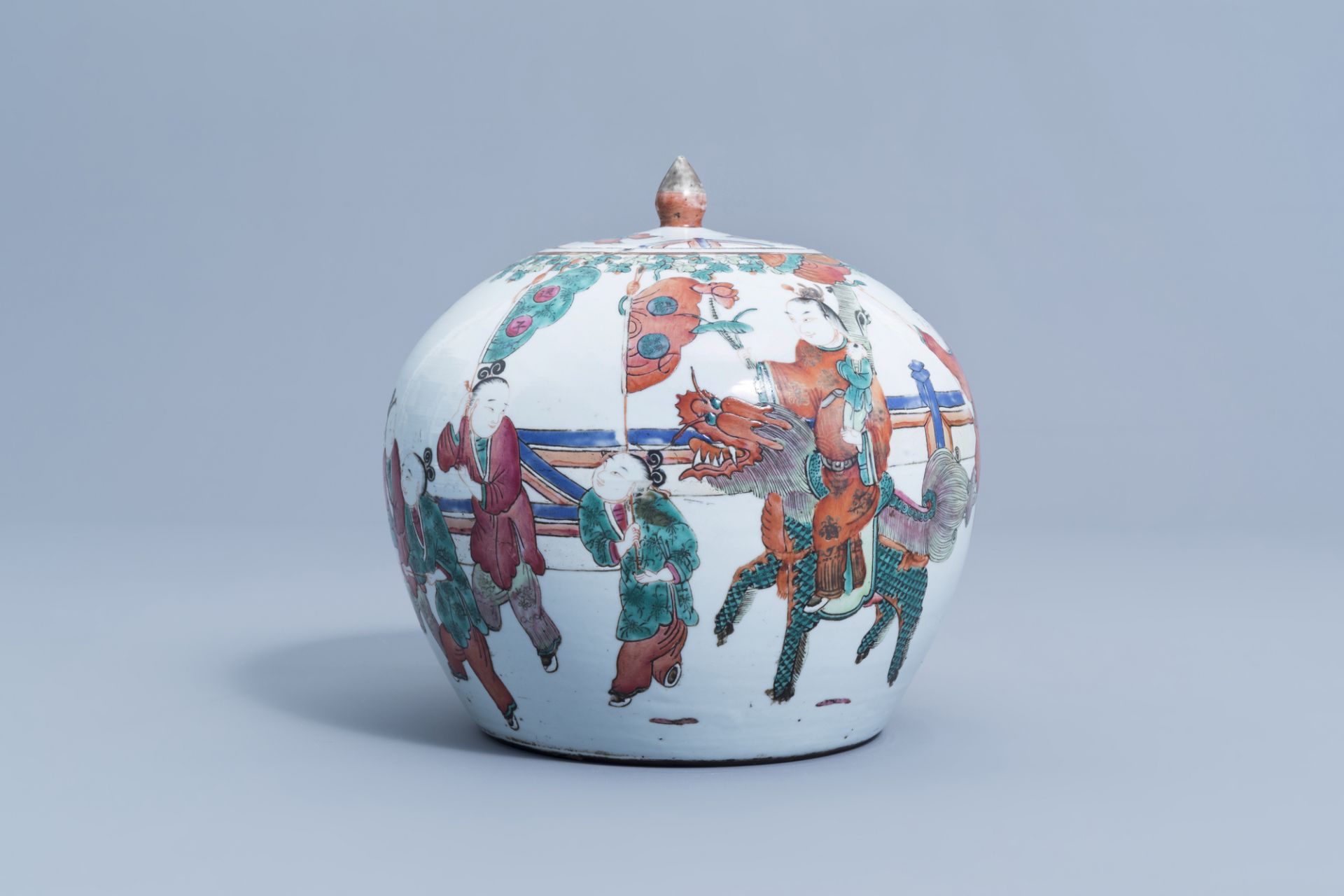 A varied collection of Chinese qianjiang cai and famille rose porcelain, 19th/20th C. - Image 19 of 24