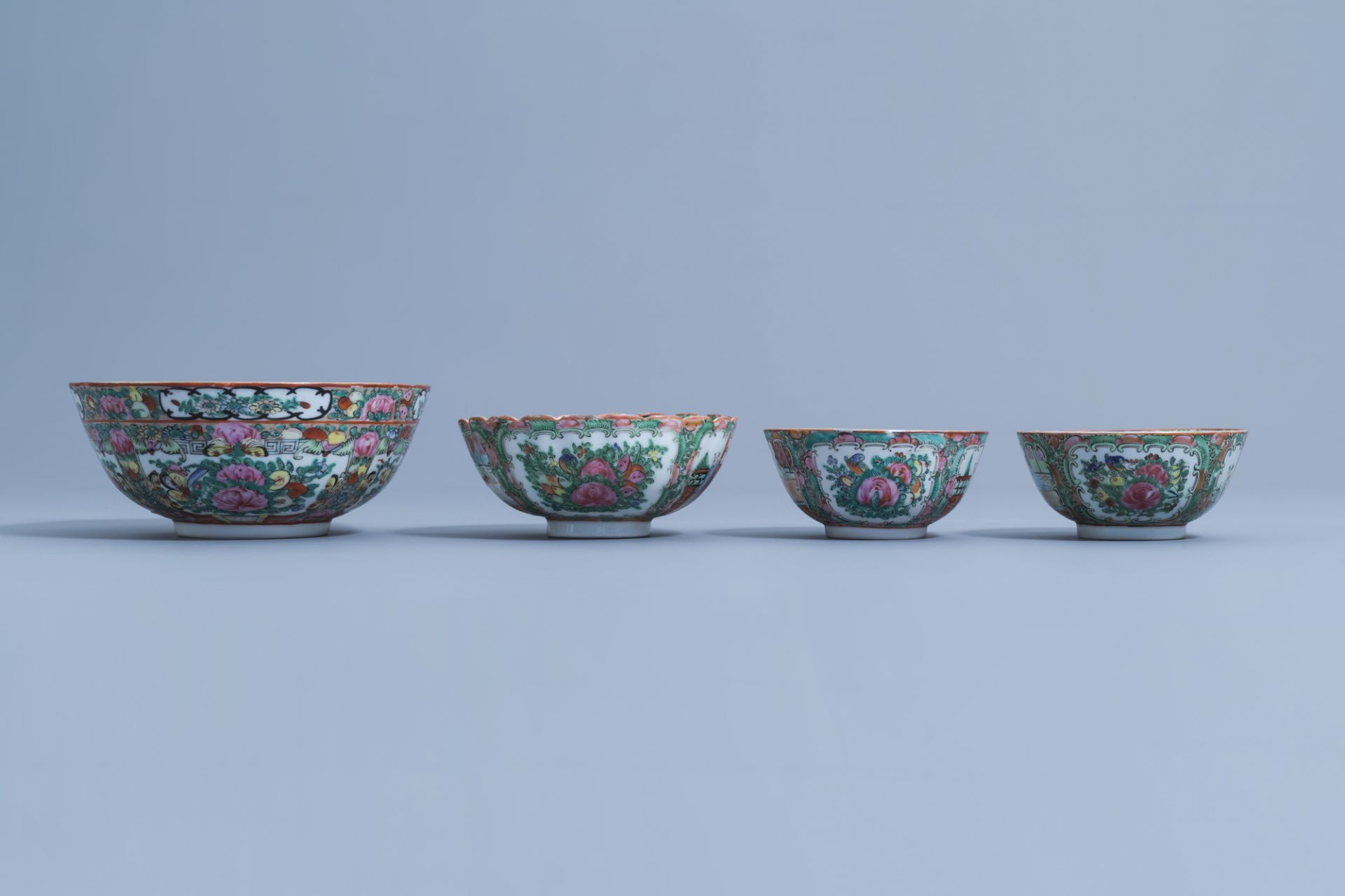 A varied collection of Chinese famille rose, verte, blue & white porcelain, 18th C. & later - Image 32 of 36