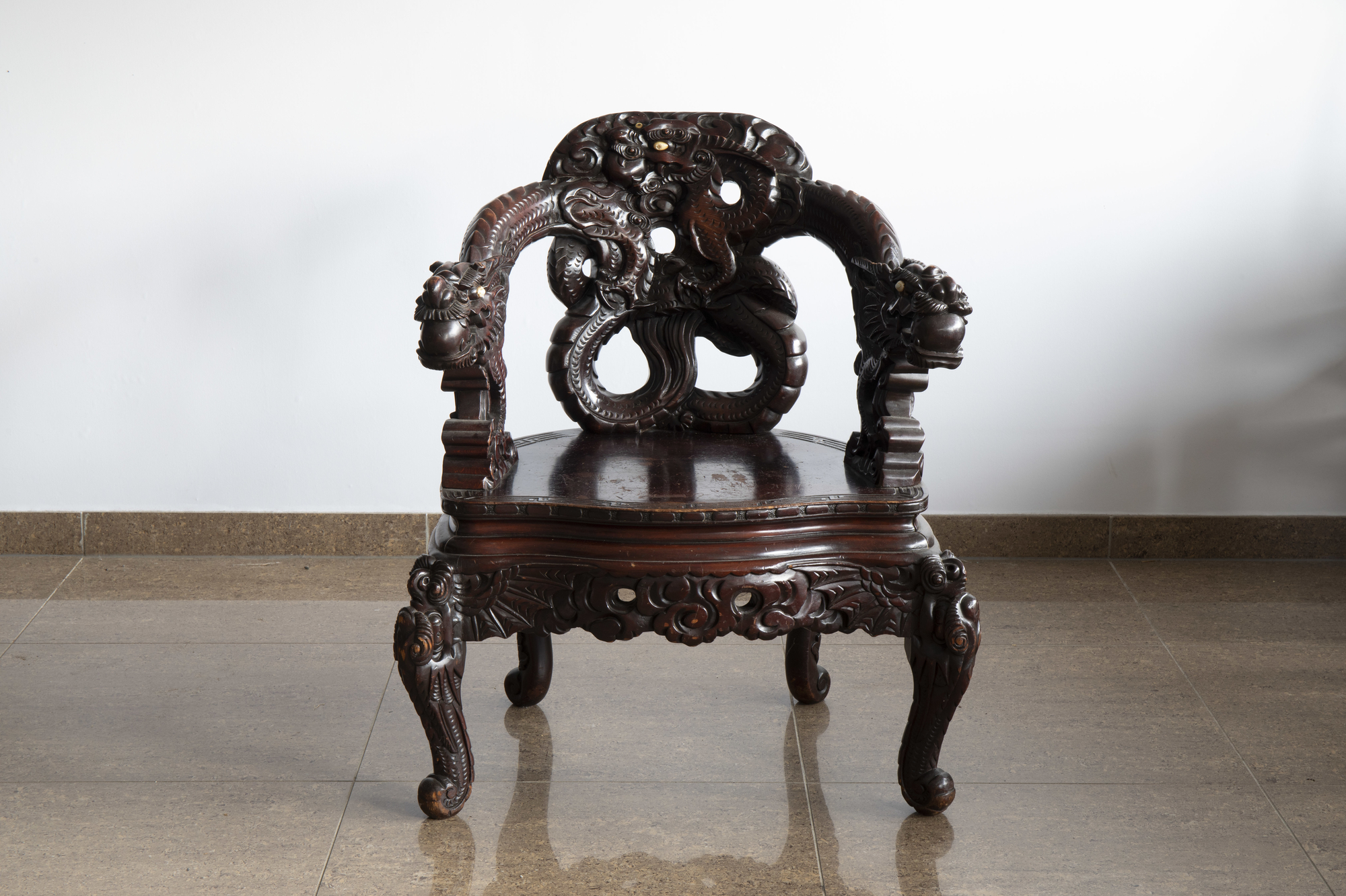 A Chinese or Japanese carved wooden 'dragons' chair, 20th C. - Image 3 of 8