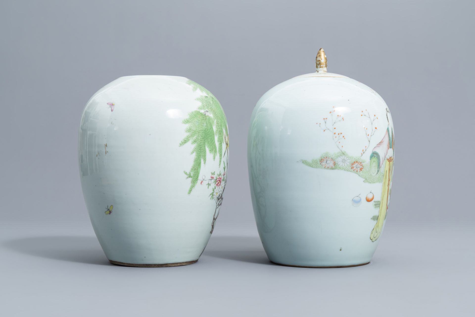 Five various Chinese famille rose and qianjiang cai ginger jars, 19th/20th C. - Bild 9 aus 15