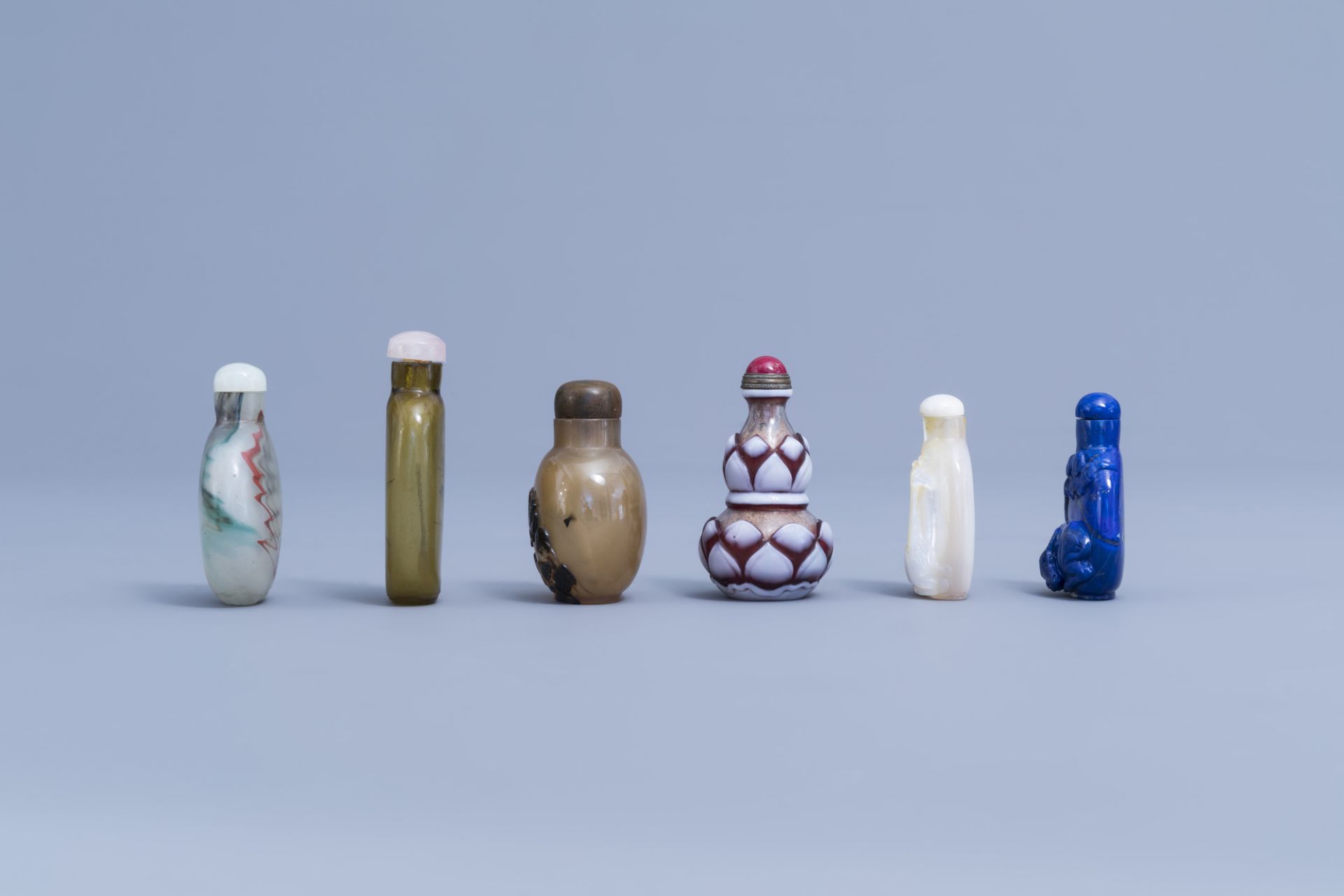 Eleven various Chinese glass and hardstone snuff bottles, 20th C. - Image 11 of 13