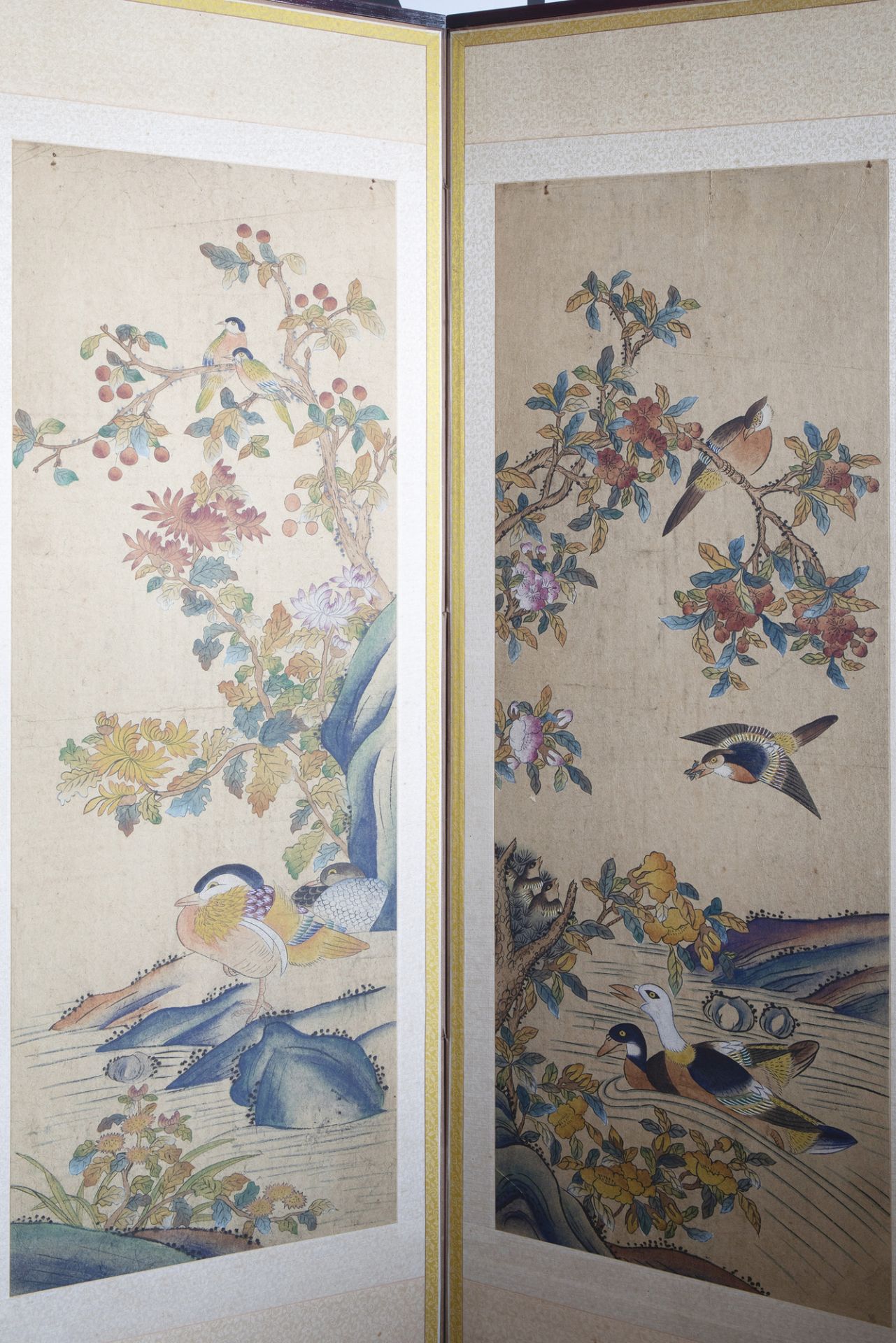 A Chinese six-fold painted silk room divider with birds on blossoming branches, 20th C. - Image 3 of 7