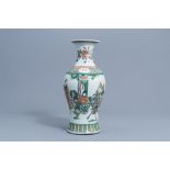 A Chinese famille verte vase with figures in a landscape, 19th/20th C.