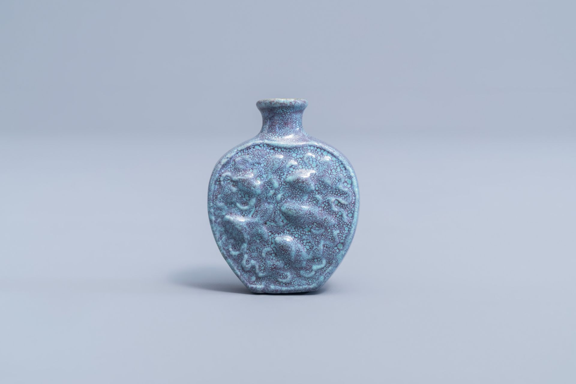 A Chinese robin's egg glazed snuff bottle, 19th/20th C. - Image 3 of 6