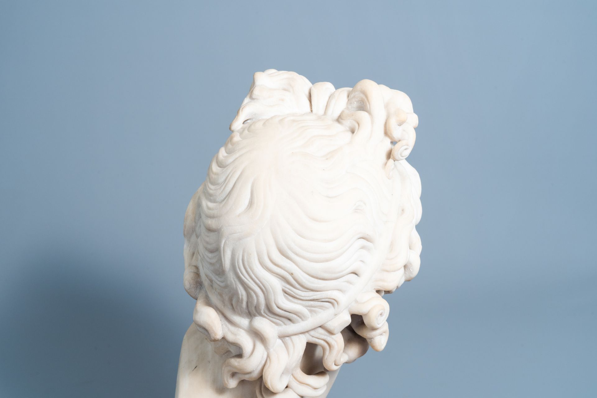 Italian school, after the antique: Bust of the Apollo Belvedere, white marble, ca. 1800 - Image 6 of 9