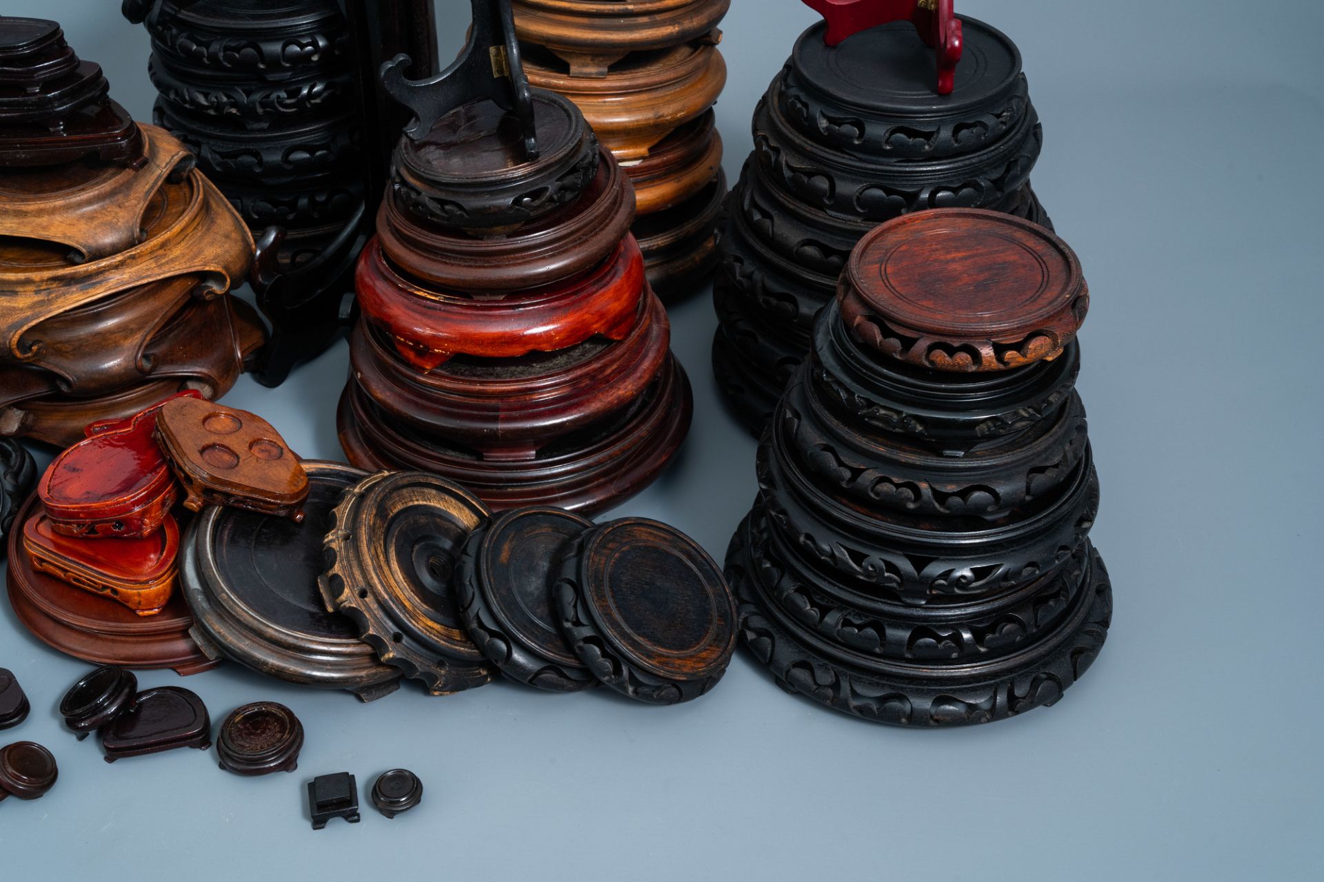 A collection of Chinese wooden stands, 19th/20th C. - Image 15 of 15