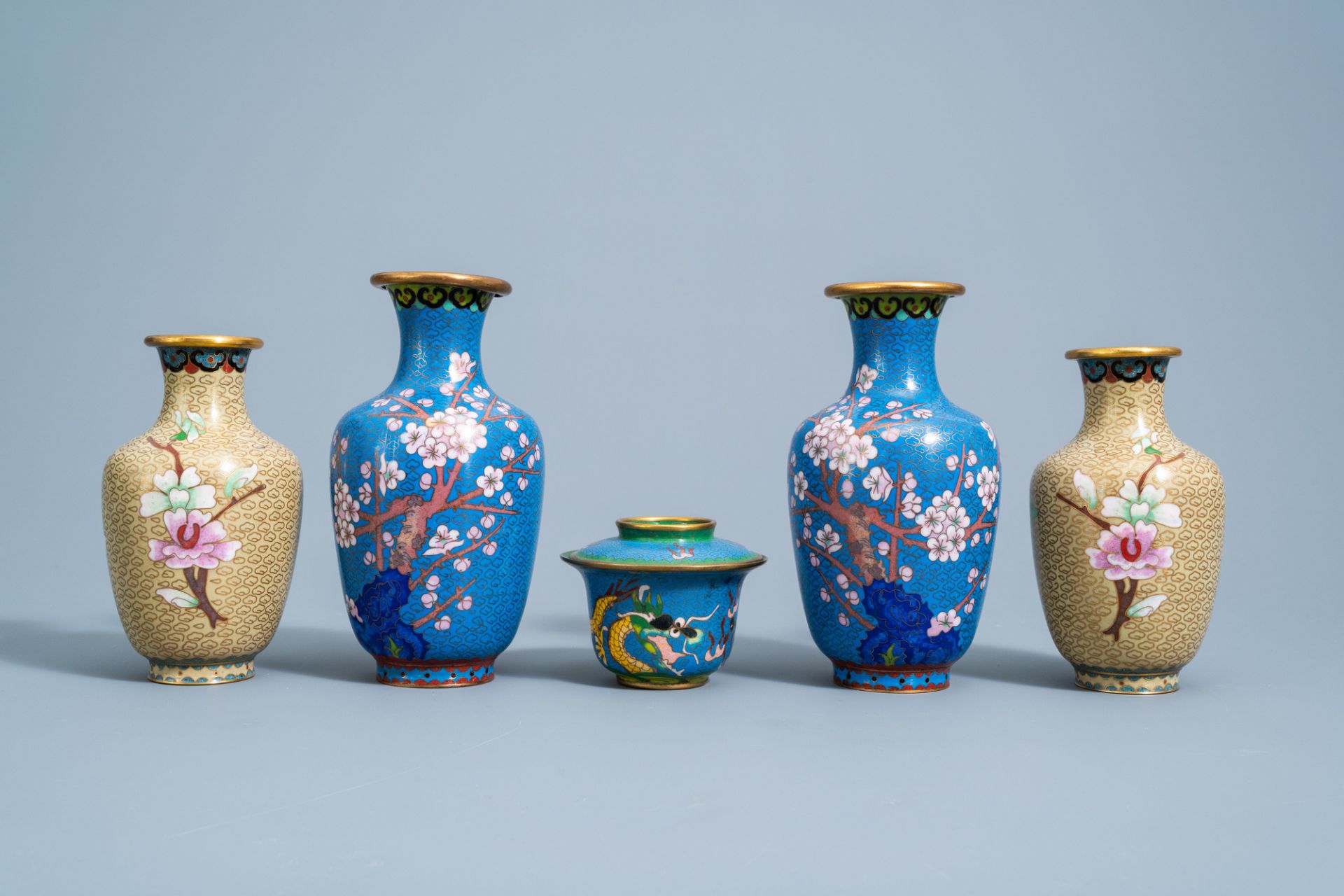 An extensive and varied collection of Chinese cloisonne wares, 20th C. - Image 5 of 6