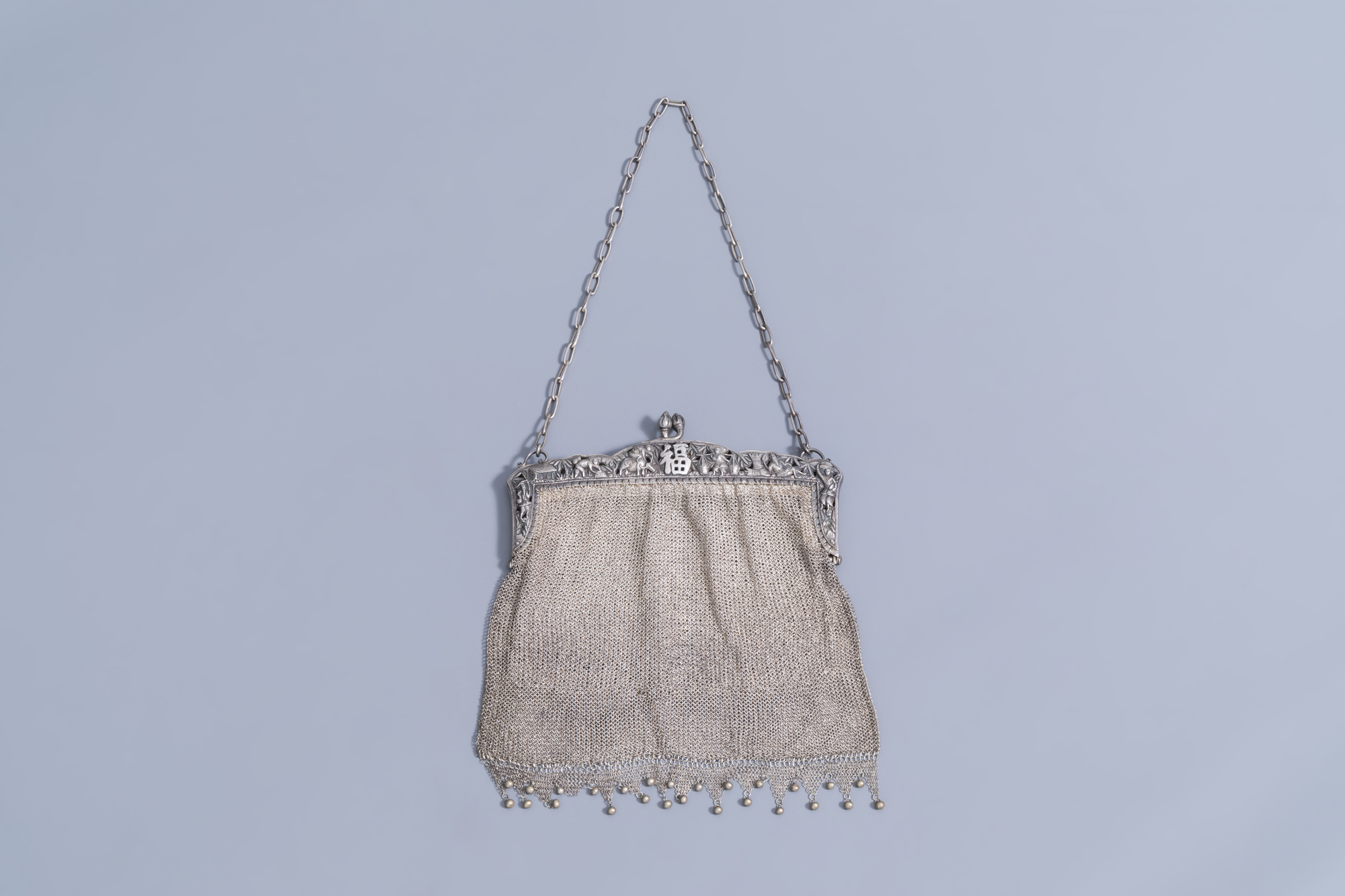 A Chinese silver chainmail purse, 800/000, 19th/20th C.