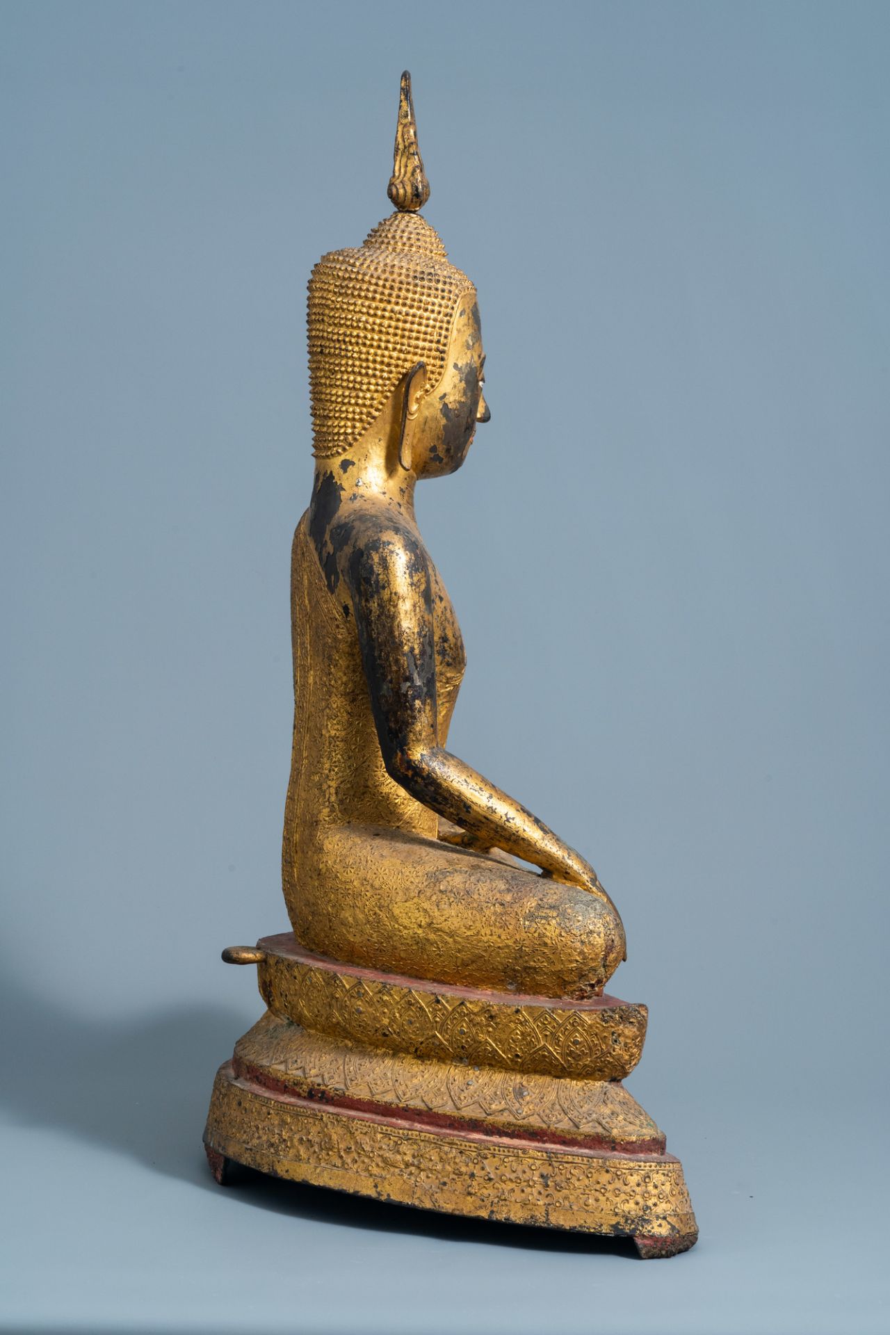 A large Thai gilt lacquered bronze figure of Buddha Maravijaya on a lotus throne, Rattanakosin, 18th - Image 5 of 7