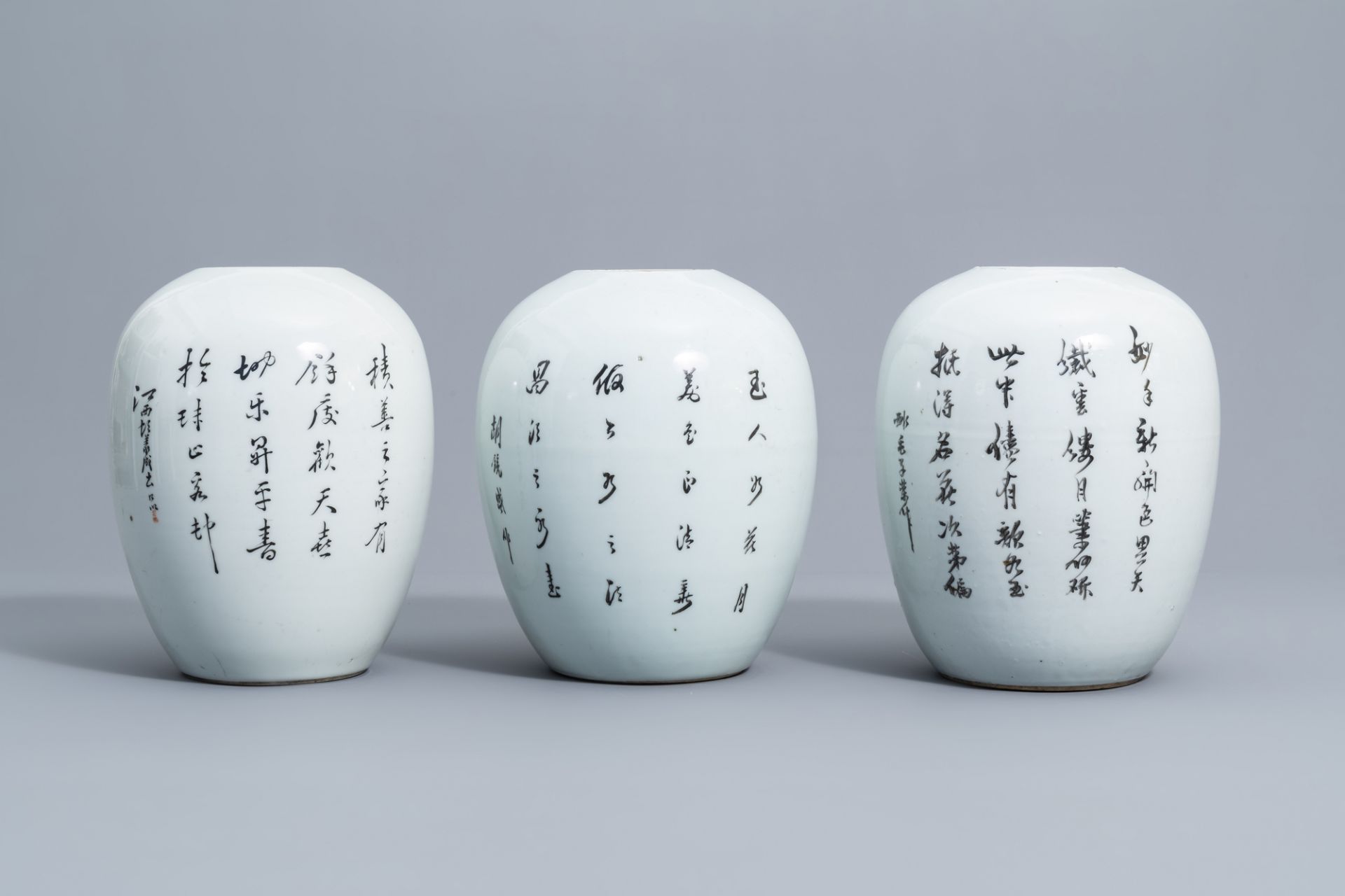 Five various Chinese famille rose and qianjiang cai ginger jars, 19th/20th C. - Bild 4 aus 15