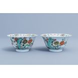 A pair of Chinese famille verte bowls with floral design, Kangxi