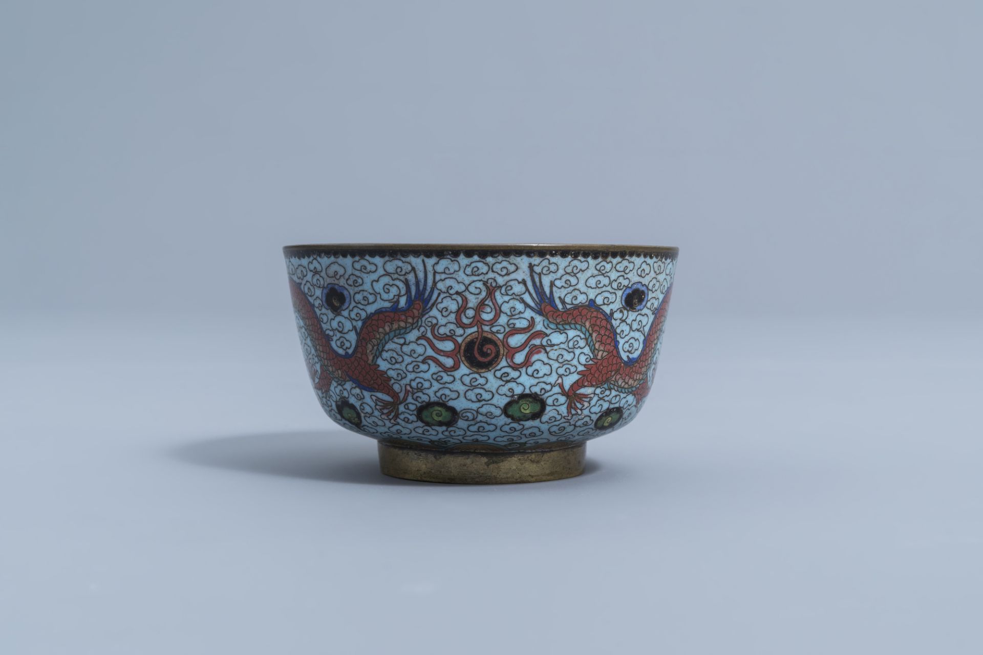 A Chinese cloisonne 'dragons' bowl, an enamel caucer with floral design and two small cloisonne scro - Image 6 of 15
