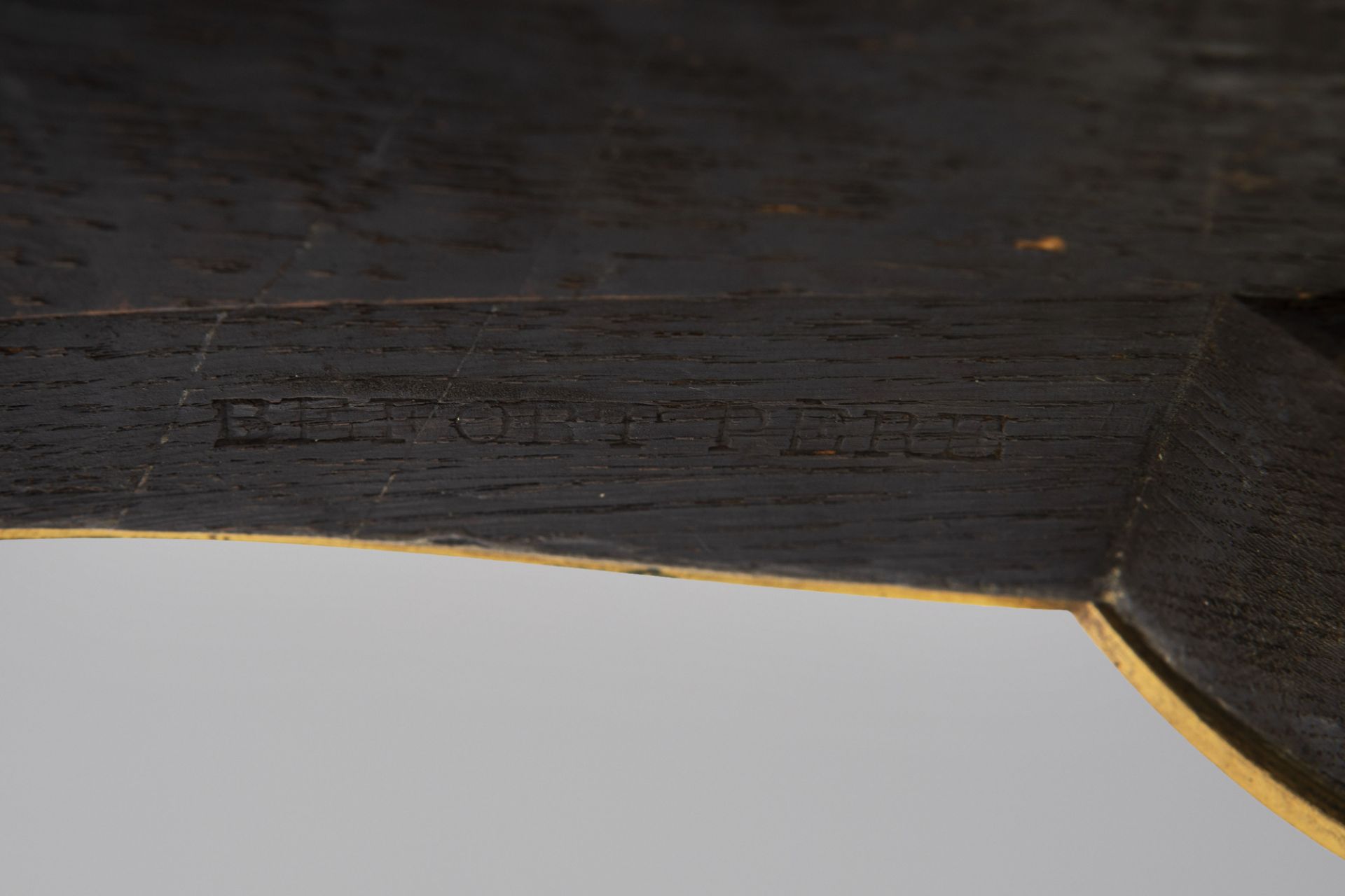 An impressive French gilt bronze mounted brass and tortoiseshell inlaid ebonized bureau plat, Befort - Image 12 of 15