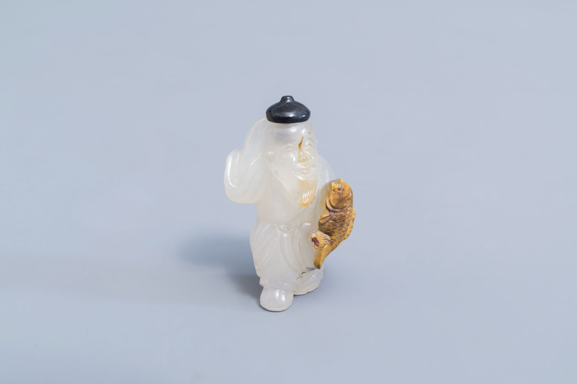 A Chinese agate fisherman snuff bottle, 19th/20th C.