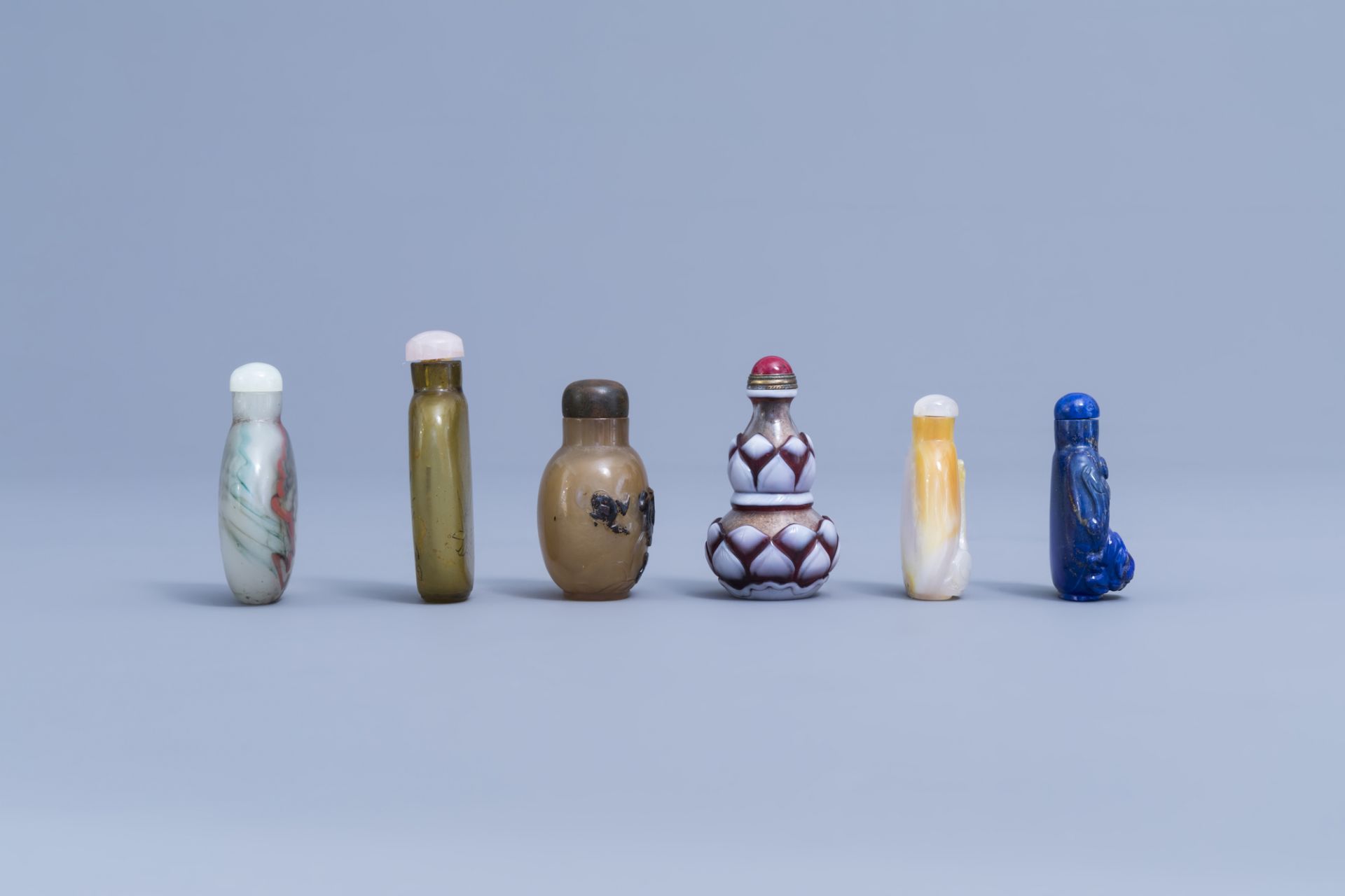 Eleven various Chinese glass and hardstone snuff bottles, 20th C. - Image 9 of 13