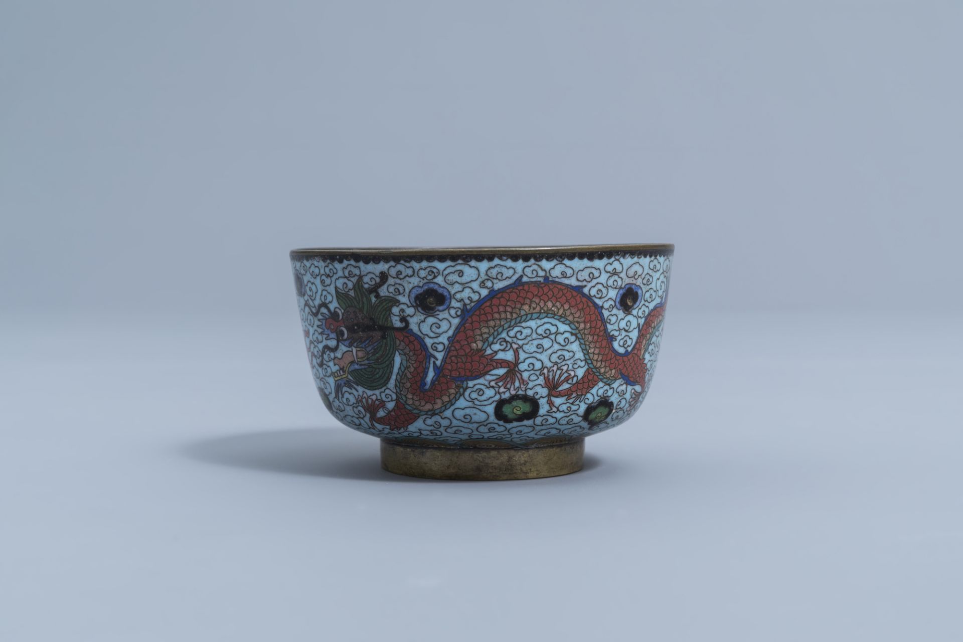 A Chinese cloisonne 'dragons' bowl, an enamel caucer with floral design and two small cloisonne scro - Image 7 of 15