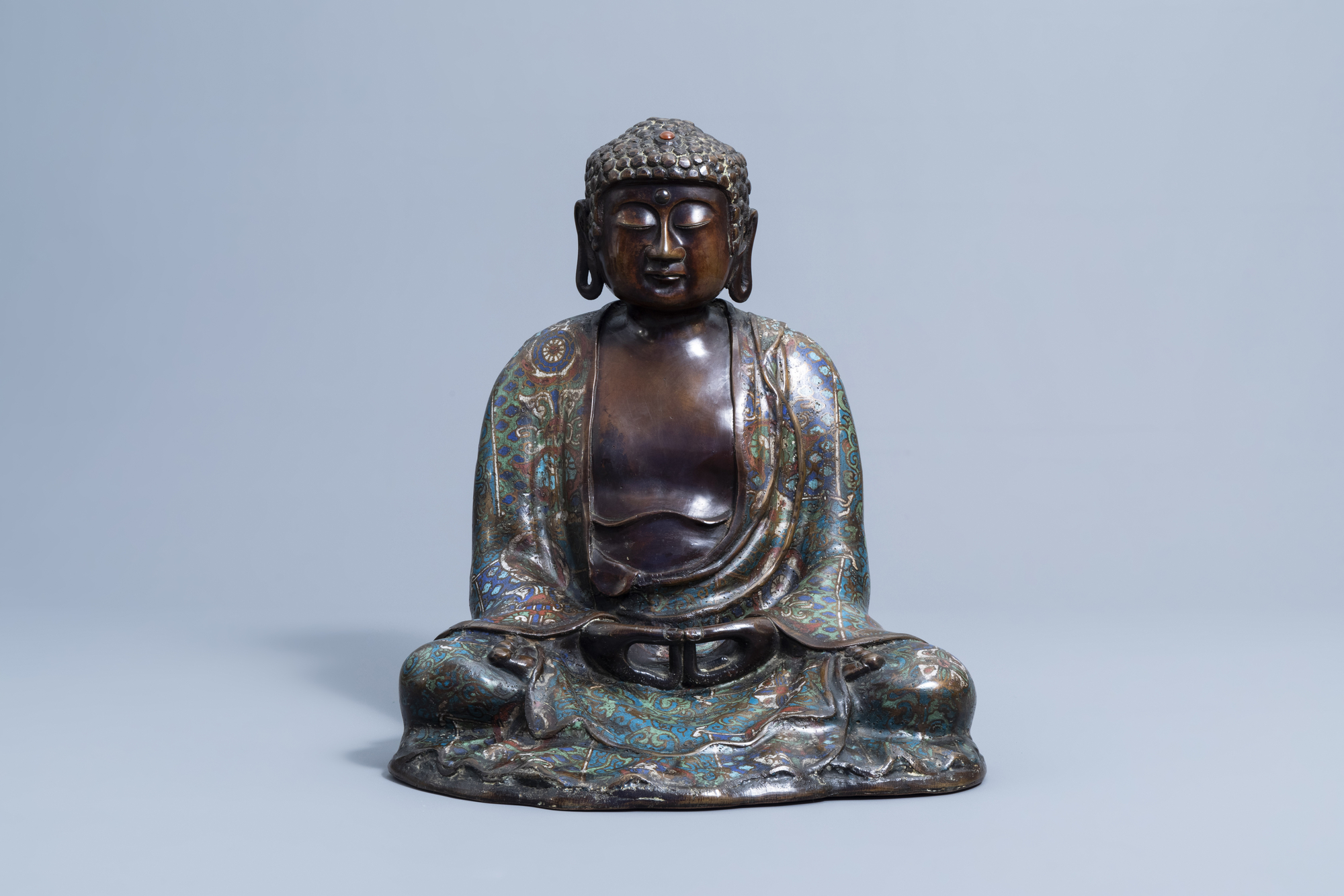 A large Japanese champleve enamel and bronze figure of a seated Buddha, Edo, 18th C.