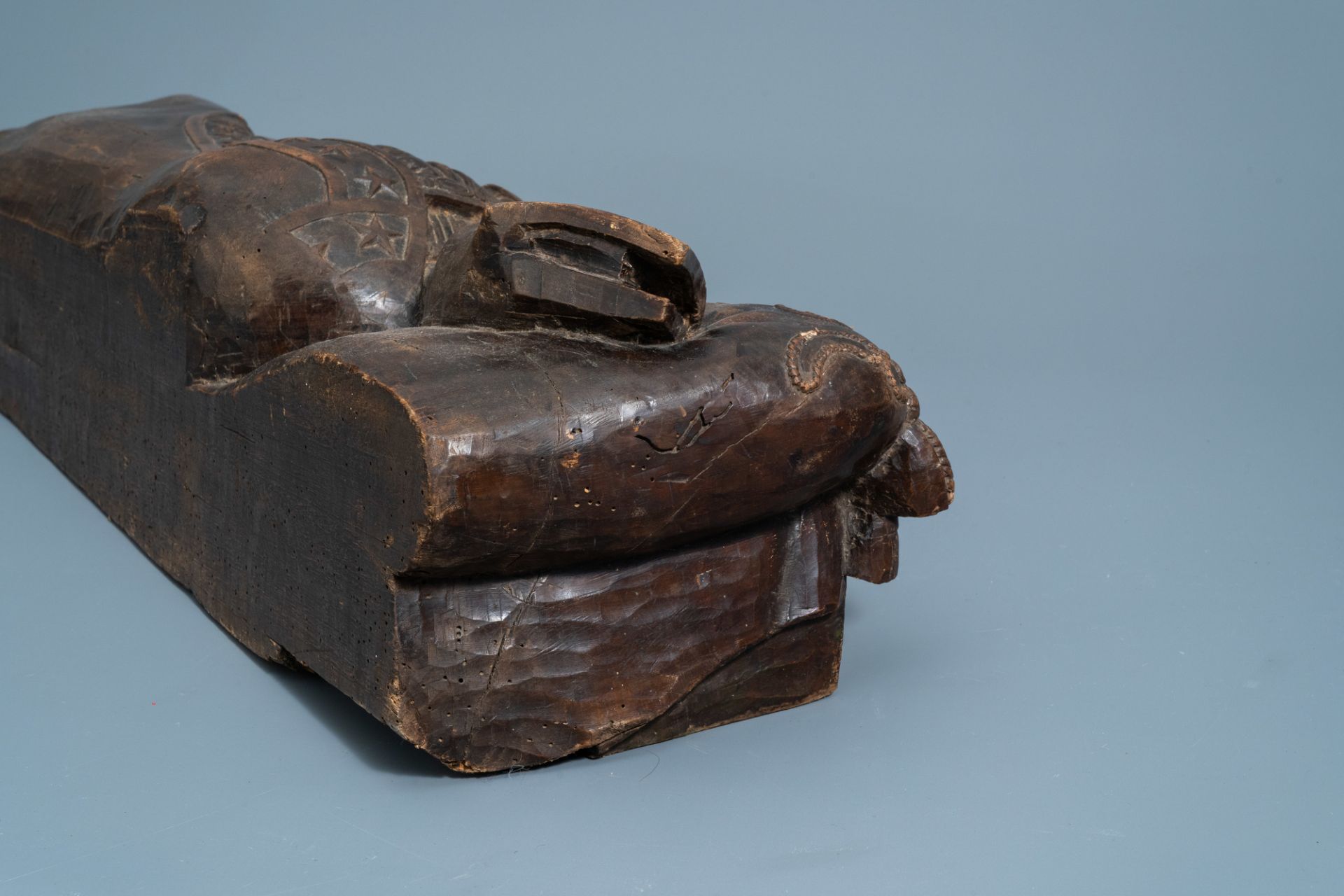 A French or Flemish carved wooden figure of a bishop on his deathbed, most probably Saint Bavo of Gh - Image 10 of 11