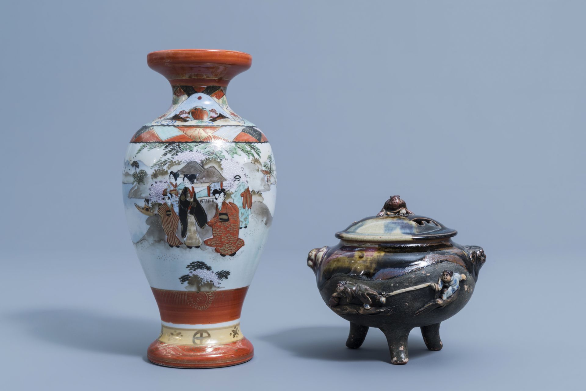 A varied collection of Japanese Imari and polychrome porcelain, Meiji and later, 19th/20th C. - Image 12 of 18