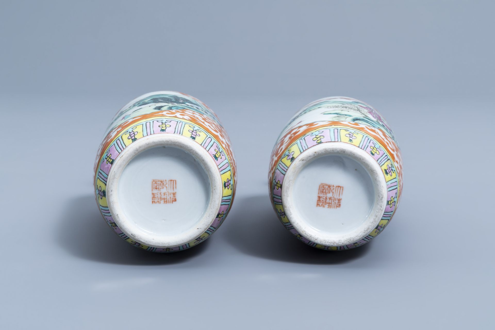 A pair of Chinese famille rose vases with animated river landscapes, 19th C. - Image 6 of 6