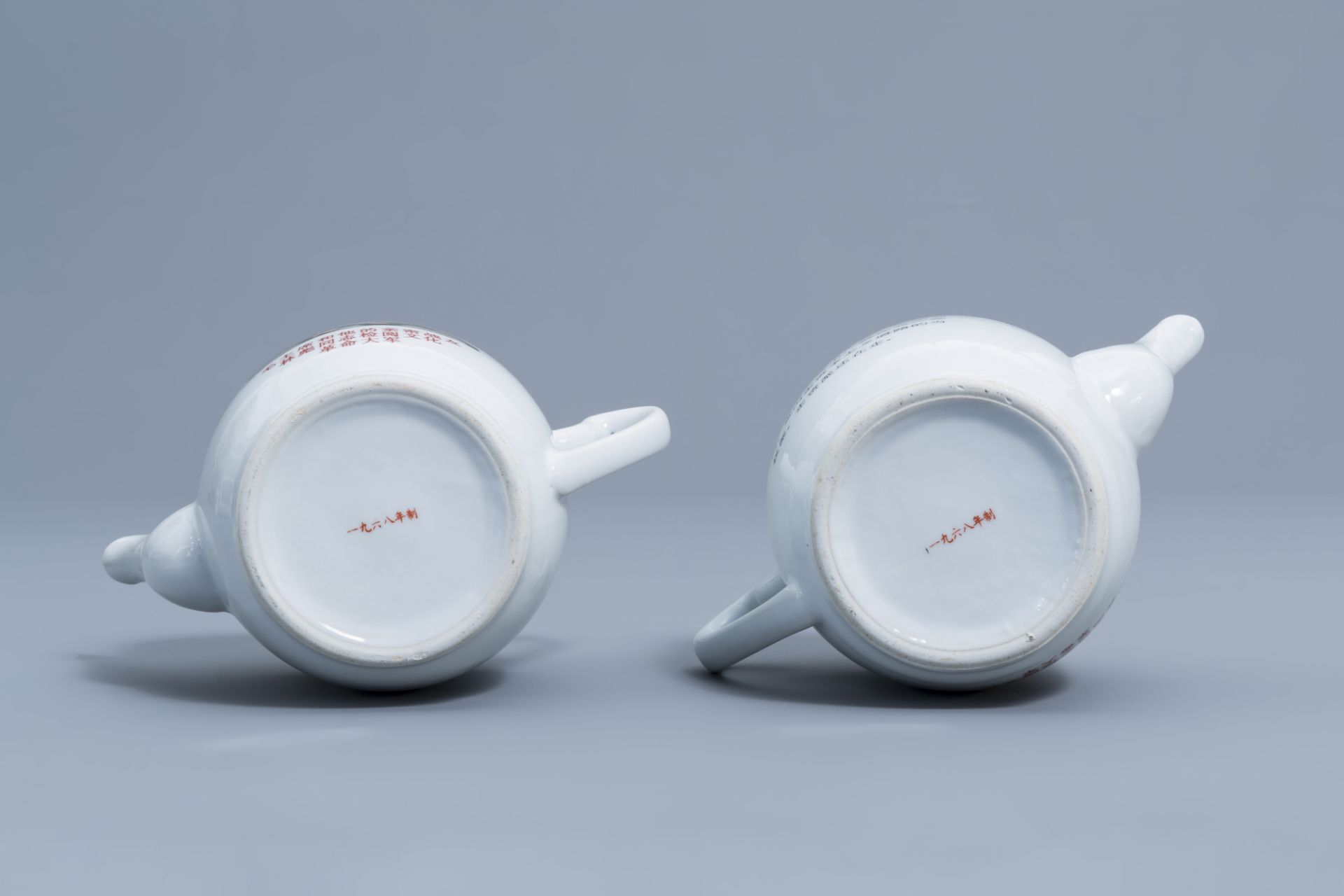 Two pairs of Chinese four-piece polychrome tea sets with Mao Zedong and Lin Biao, 20th C. - Image 18 of 20