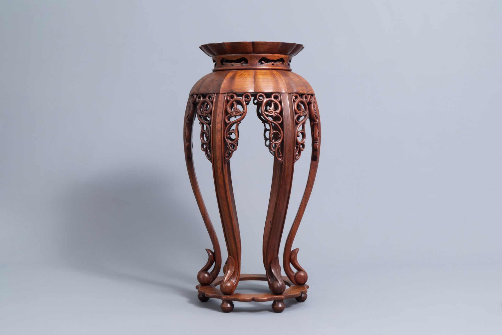 A Chinese carved wood stand with lotus shaped top, 20th C. - Image 3 of 7