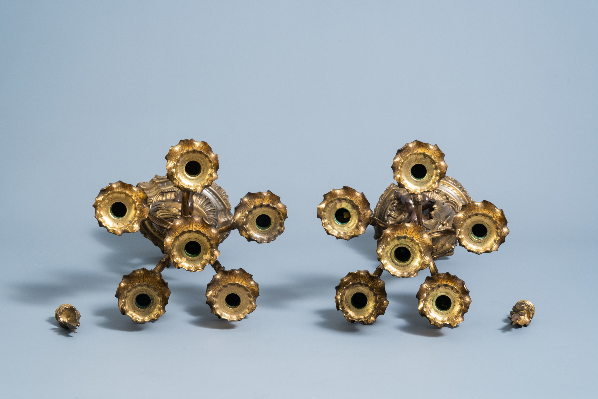 A pair of French gilt and patinated bronze Louis XV style five-light candelabra, 19th/20th C. - Image 3 of 4