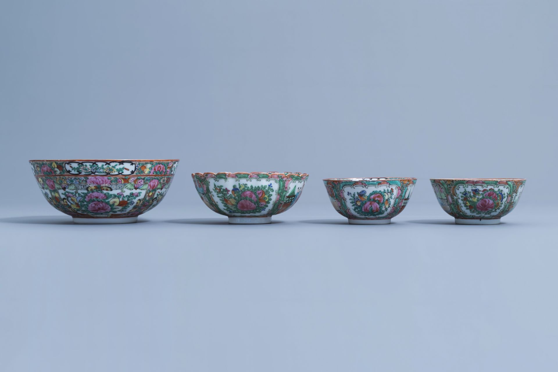 A varied collection of Chinese famille rose, verte, blue & white porcelain, 18th C. & later - Image 34 of 36