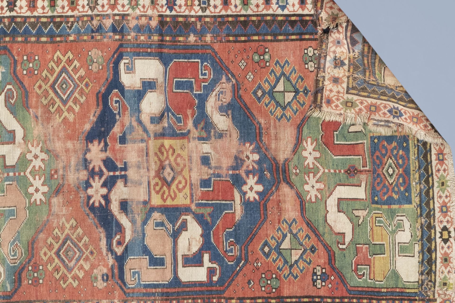 Two Caucasian cloudband 'Chondzoresk Kazak' rugs, wool on cotton, second half of the 19th C. - Image 3 of 4