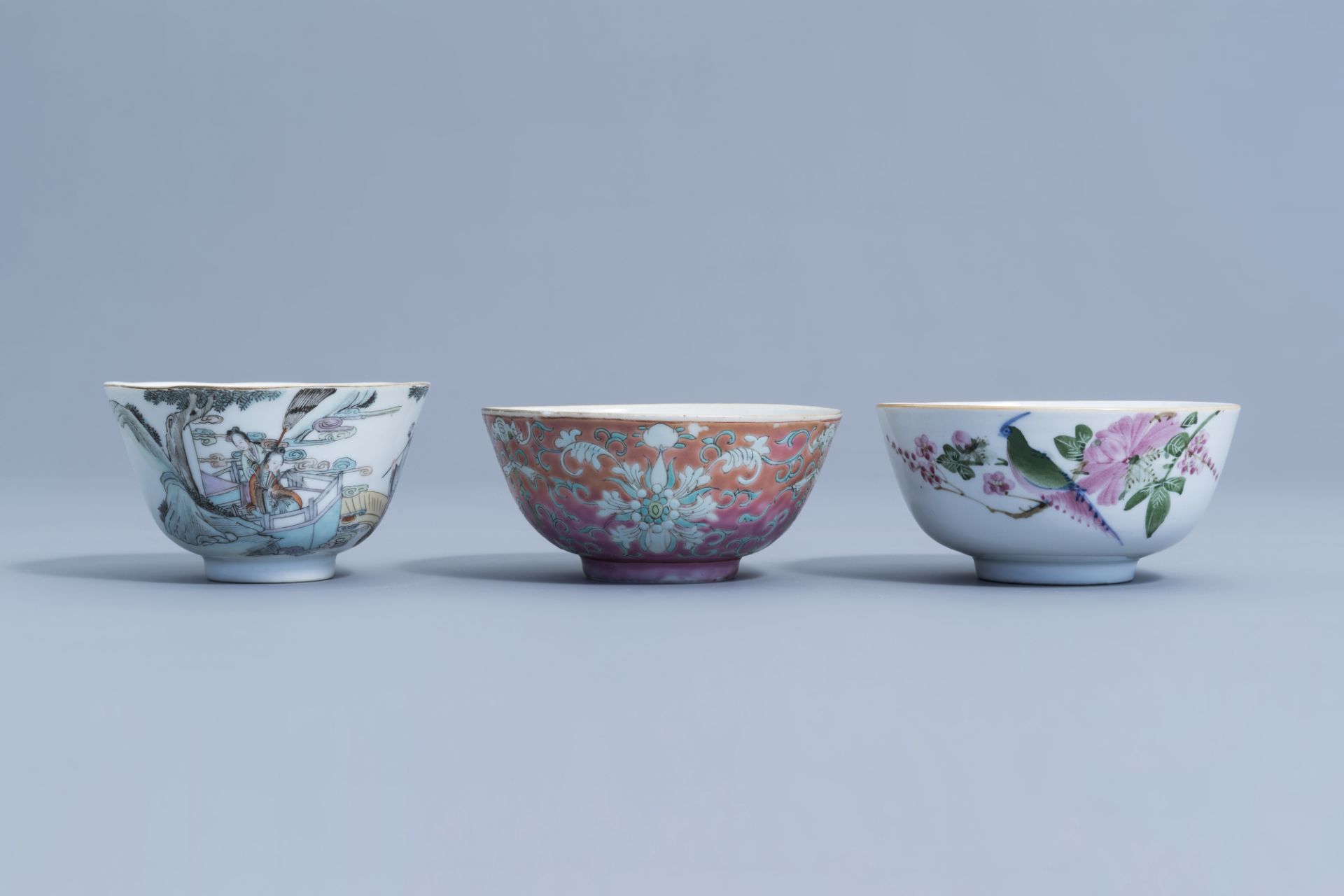 A varied collection of Chinese qianjiang cai and famille rose porcelain, 19th/20th C. - Image 8 of 24