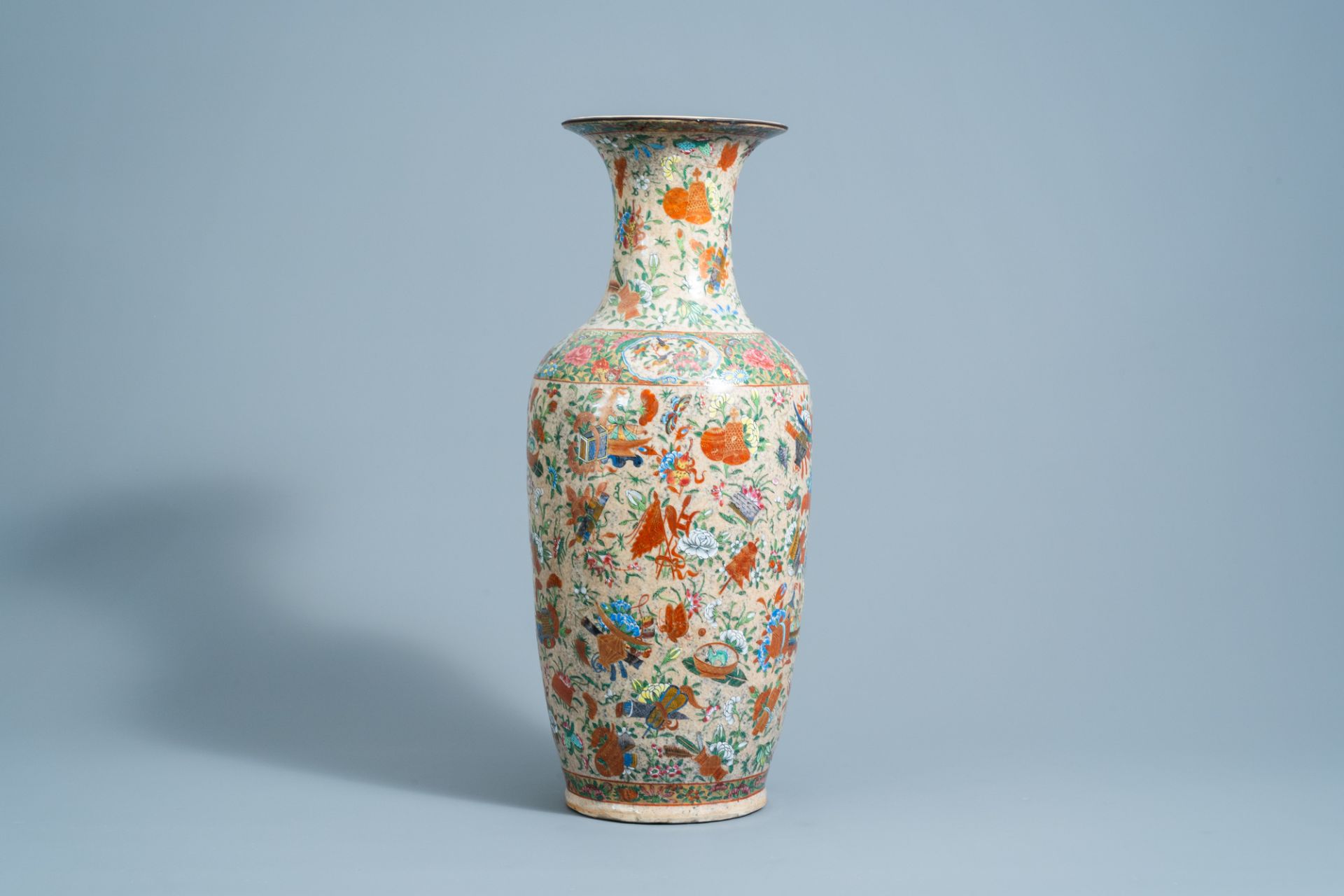 A Chinese Nanking crackle glazed famille rose 'antiquities' vase, 19th C. - Image 2 of 6